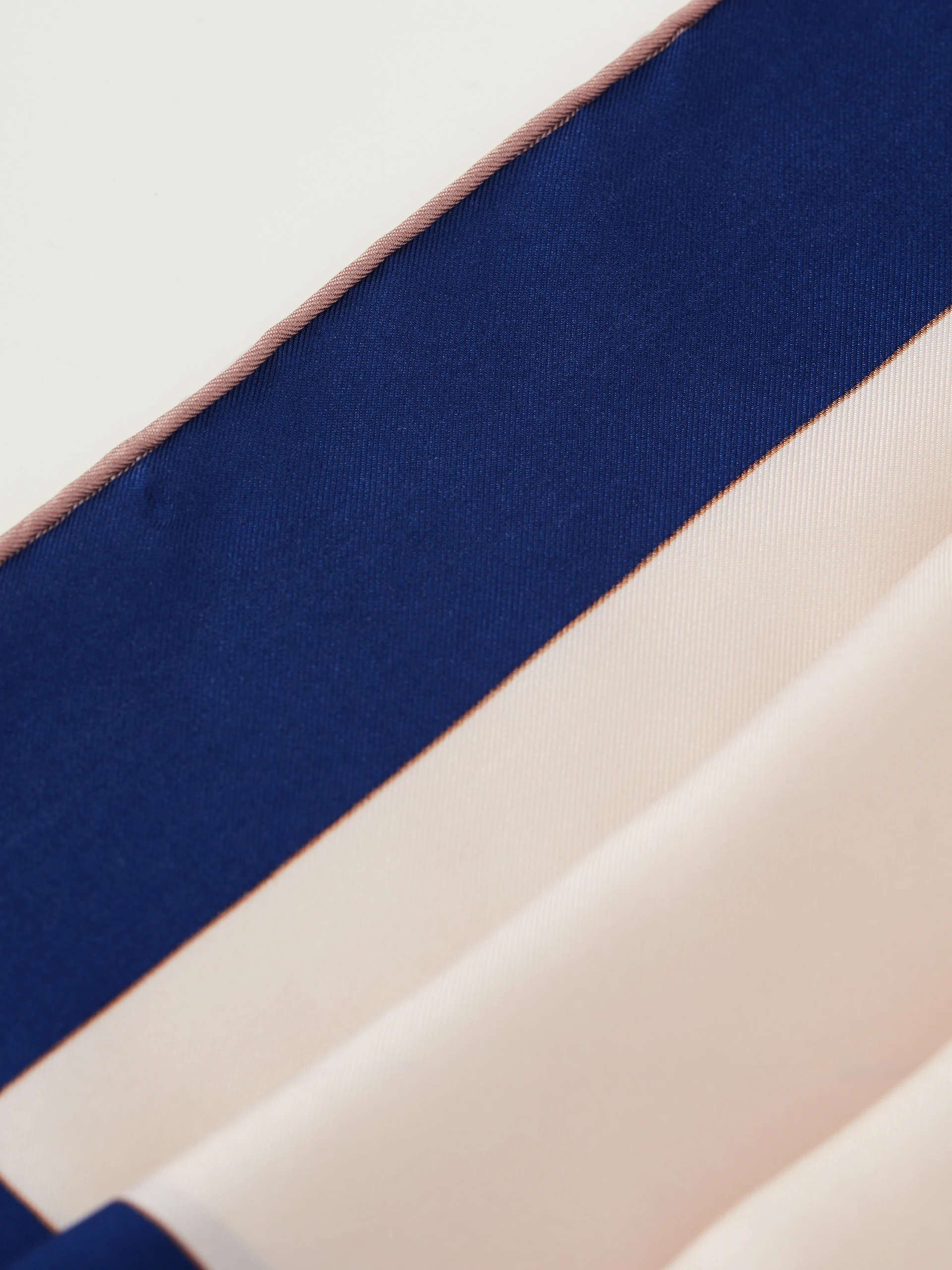 Silk gavroche in bright color