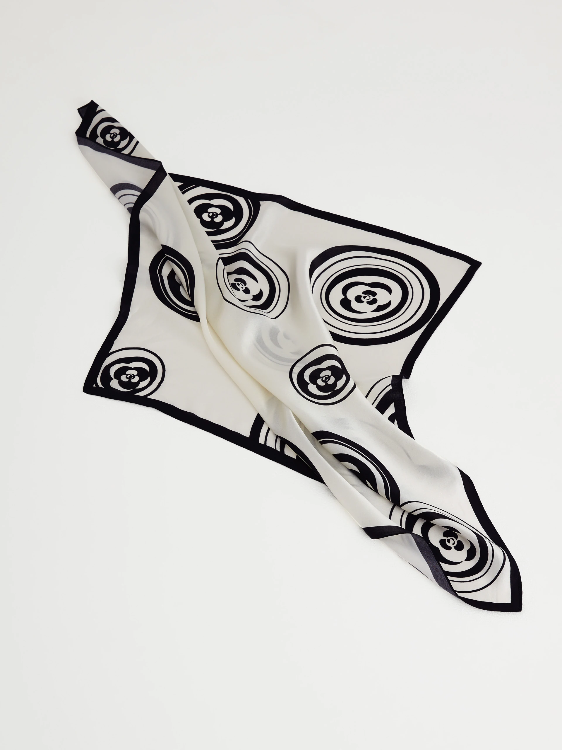 Silk gavroche in roses
