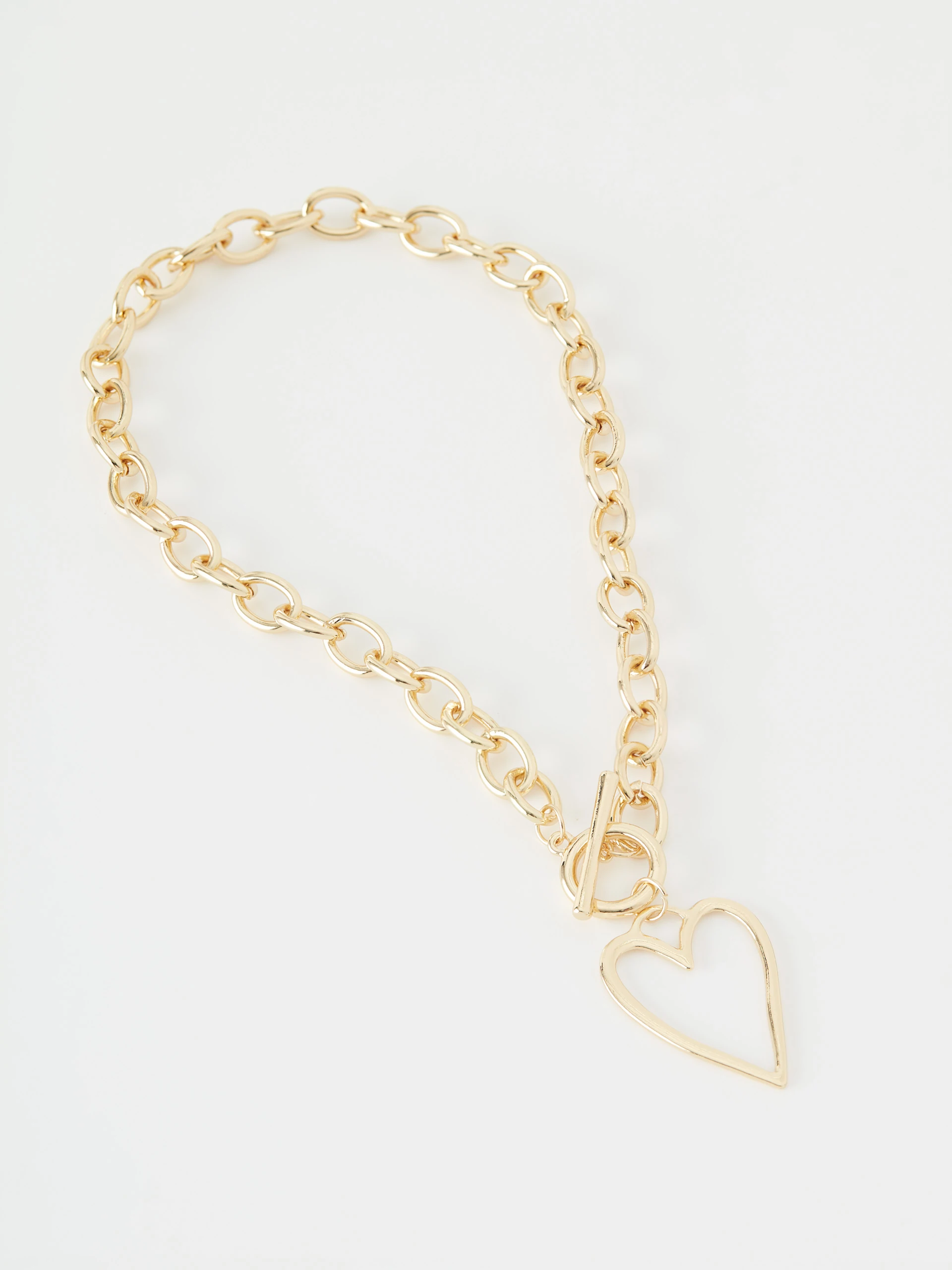 Necklace with heart-shaped pendant