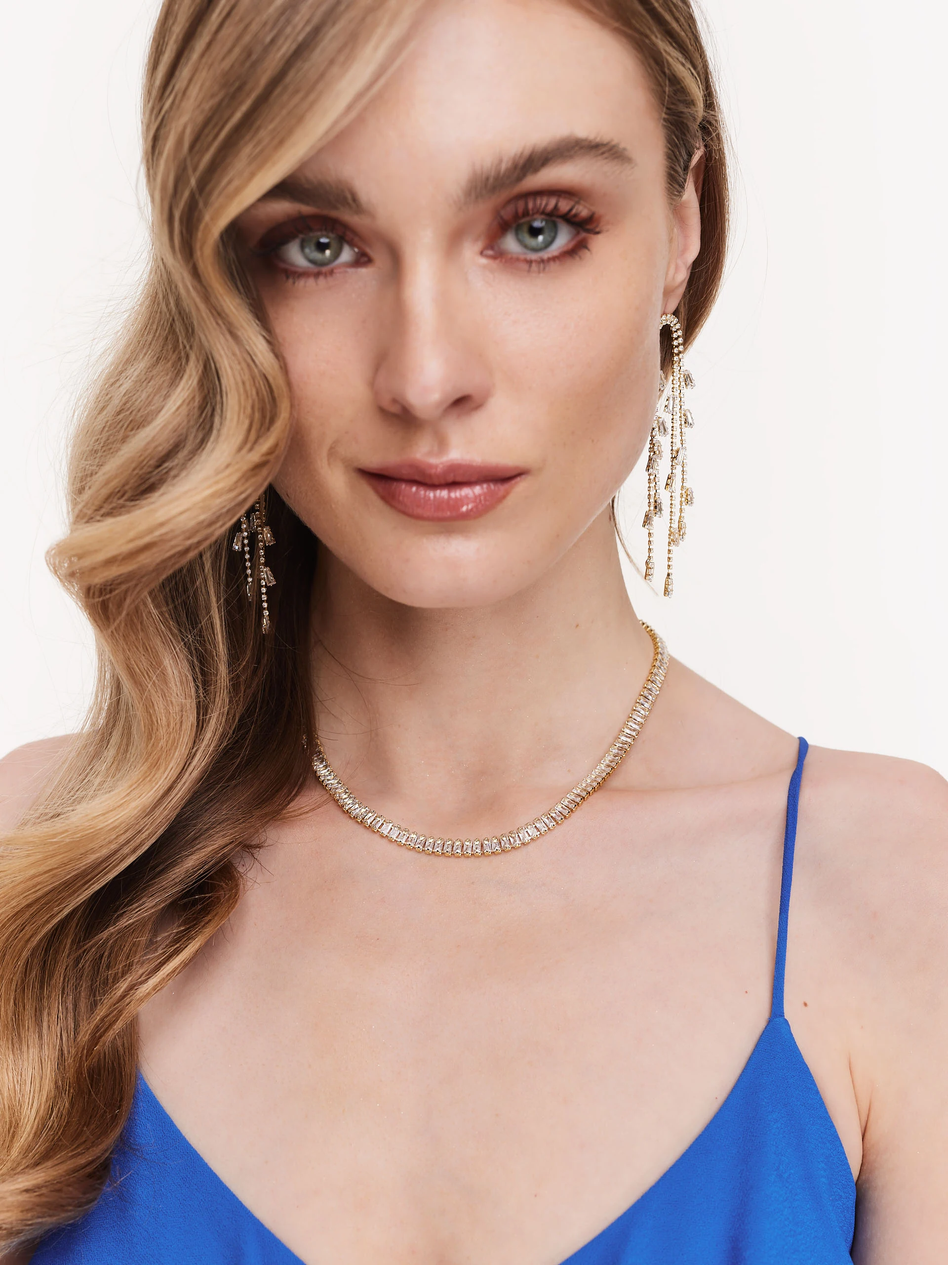 Short necklace with crystals