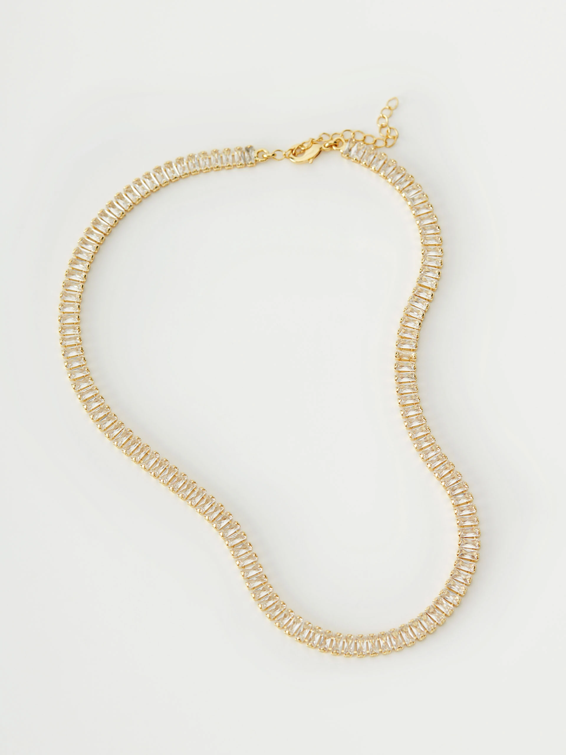 Short necklace with crystals