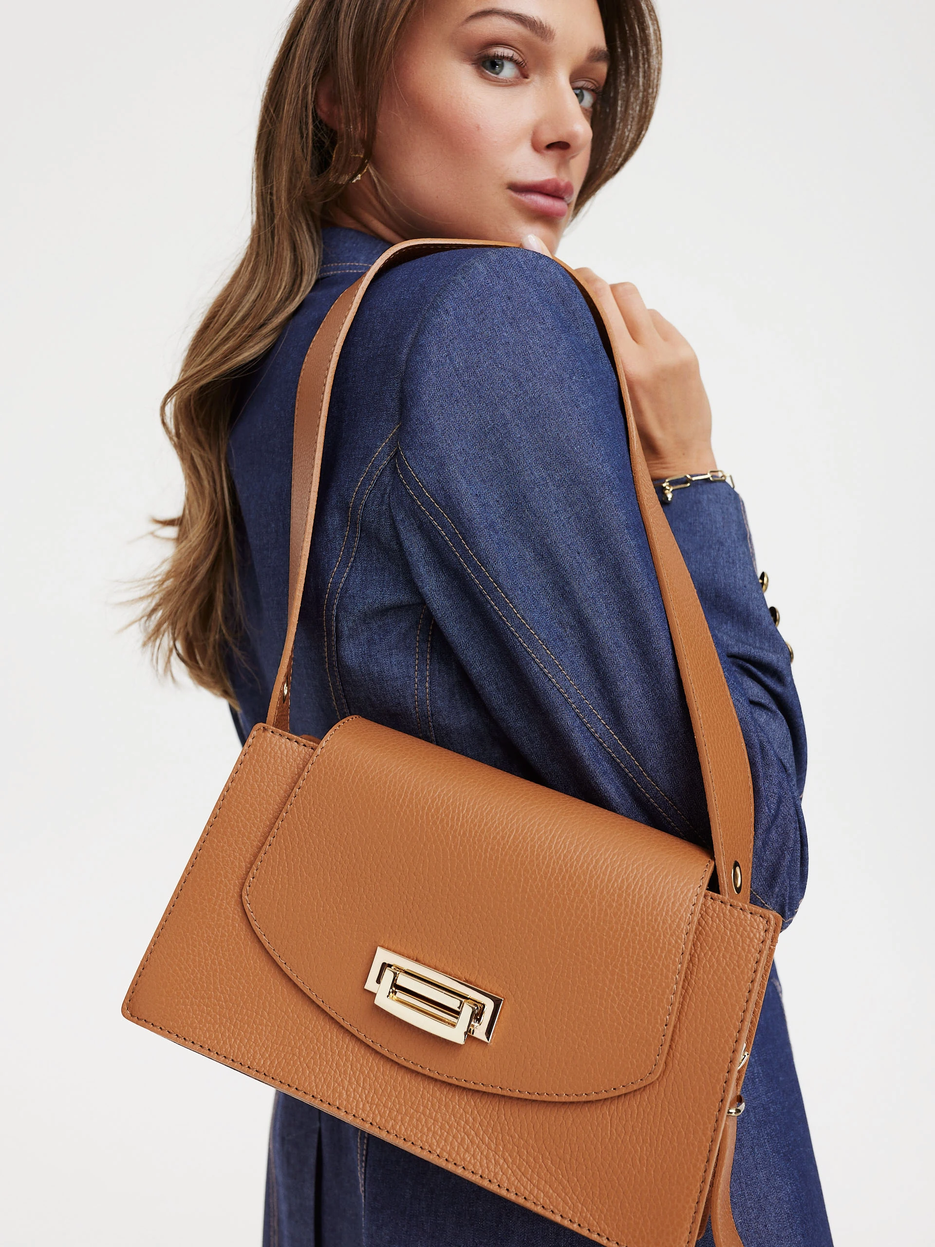 Brown handbag with buckle