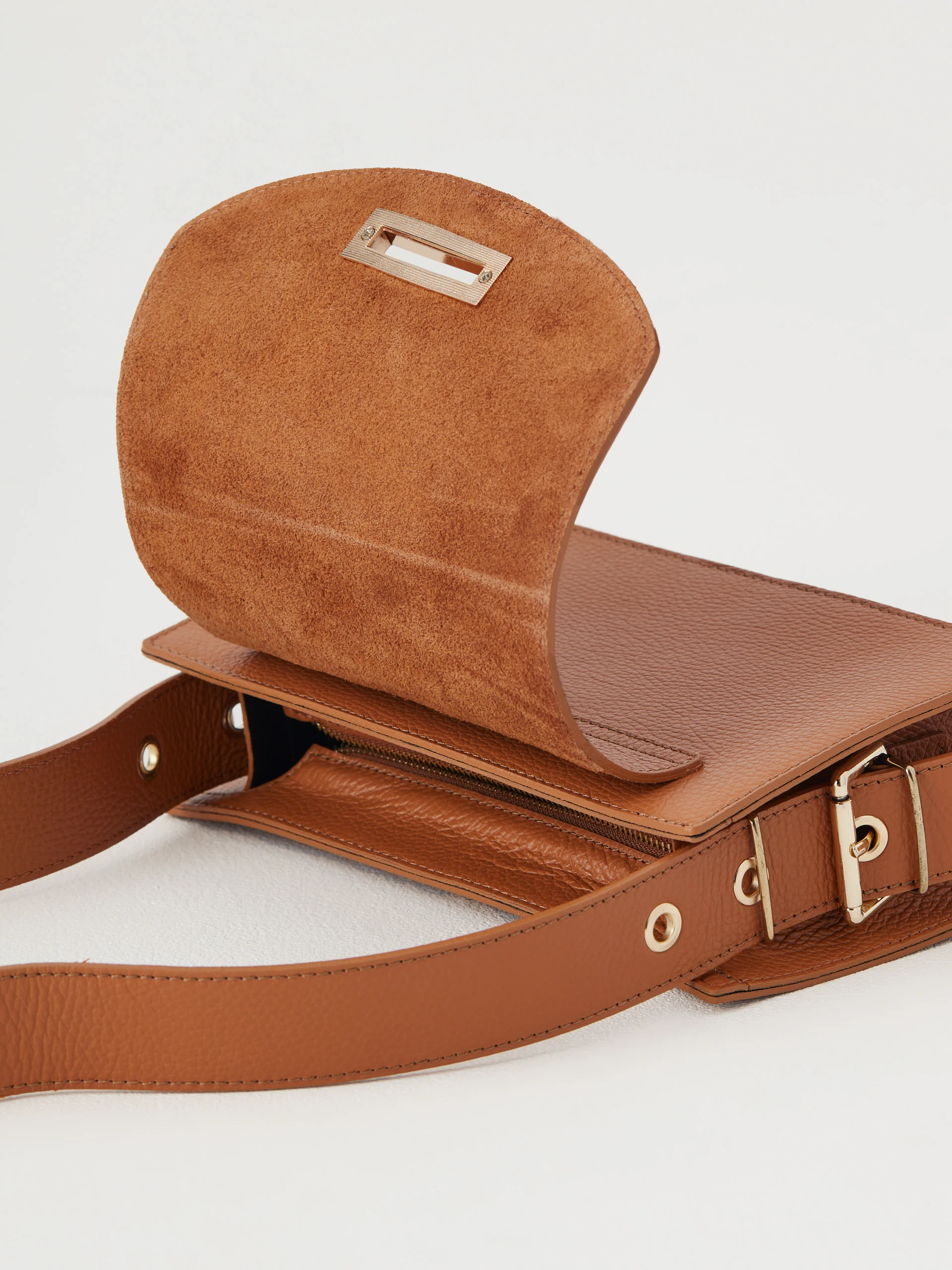 Brown handbag with buckle