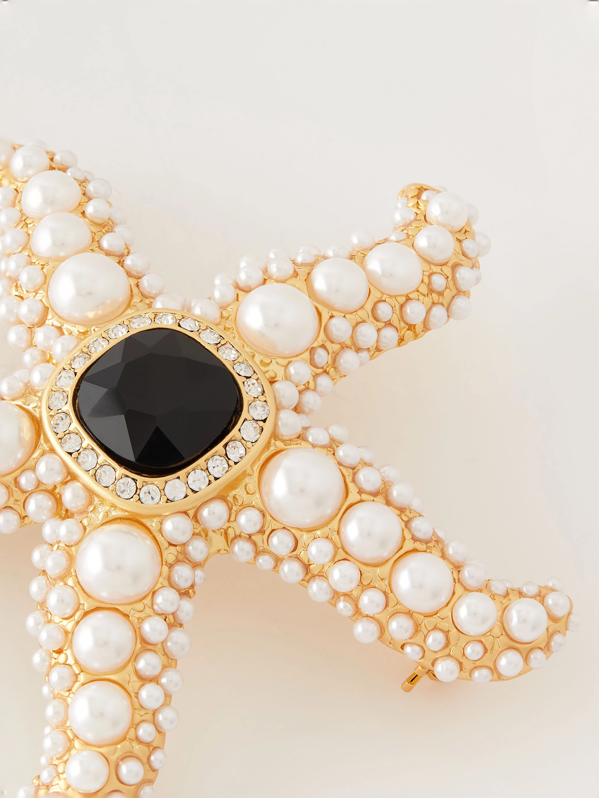 Starfish-shaped brooch with pearls