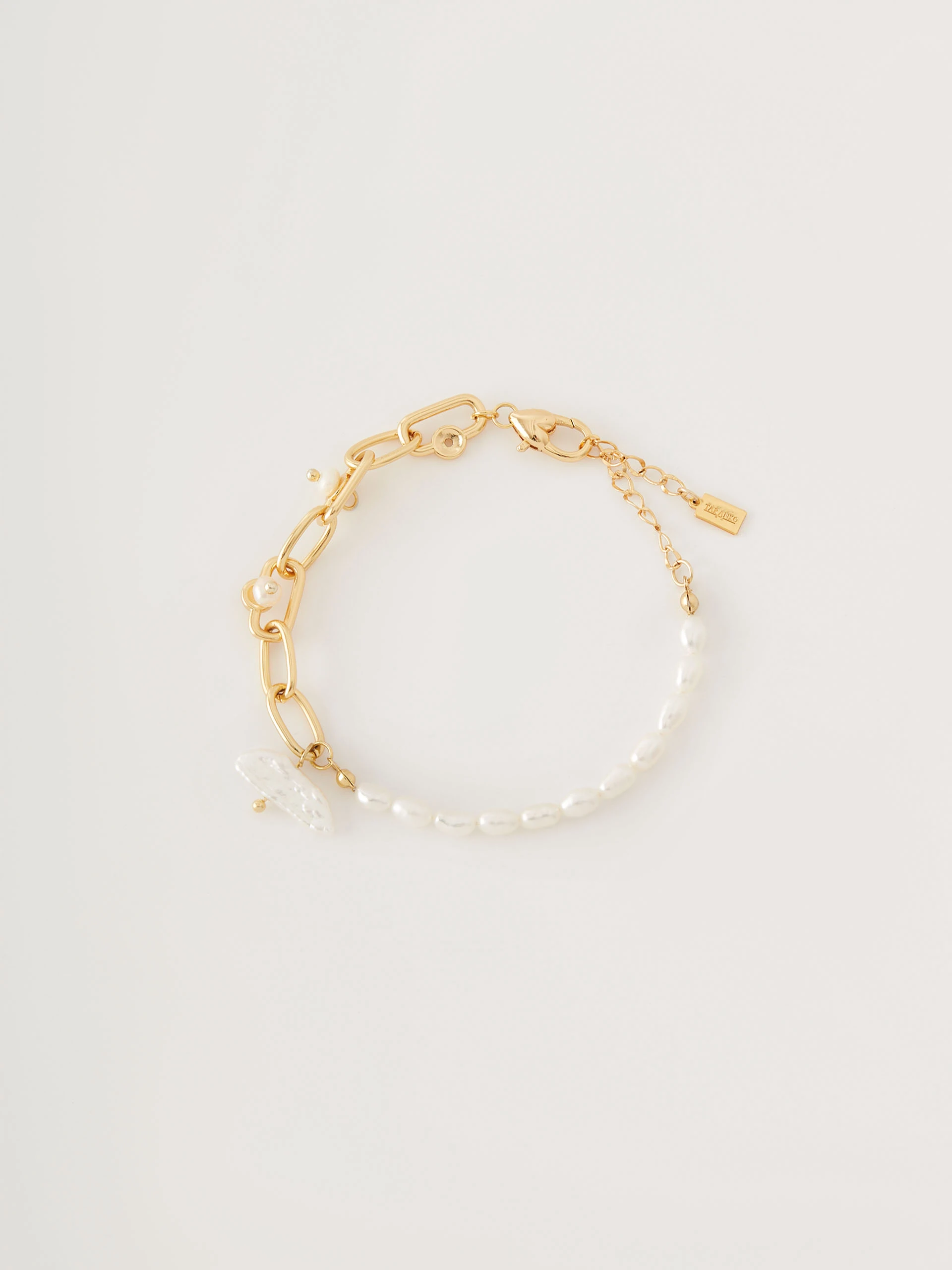 Copper bracelet with cultured pearls