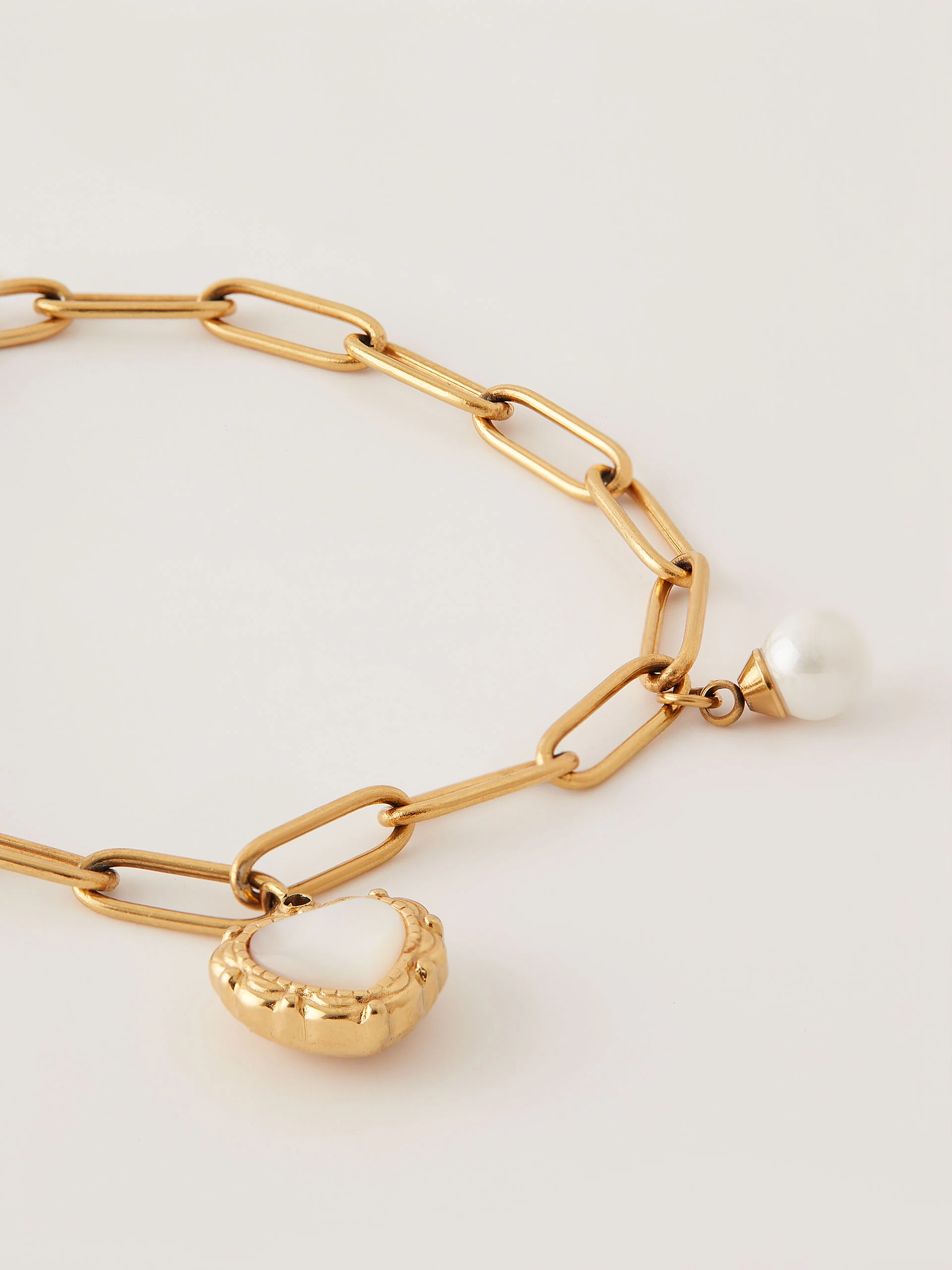 Bracelet with heart-shaped pendant