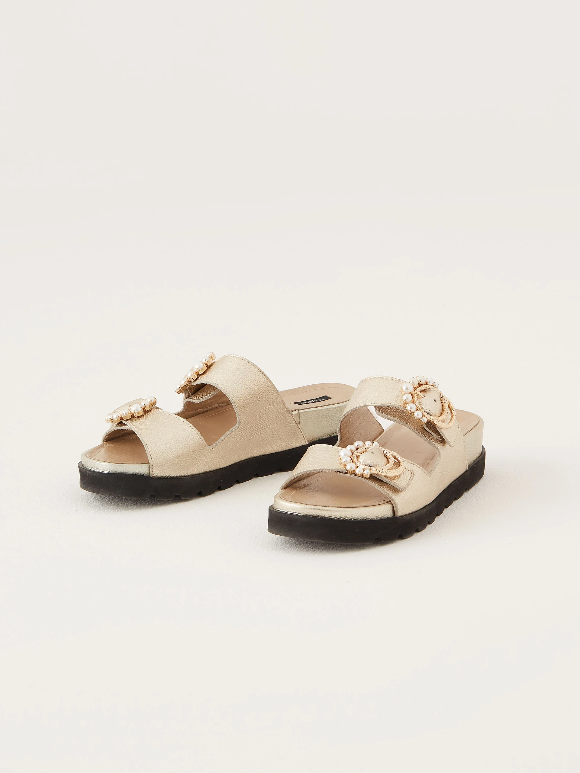 Flip-flops with decorative buckles in gold color
