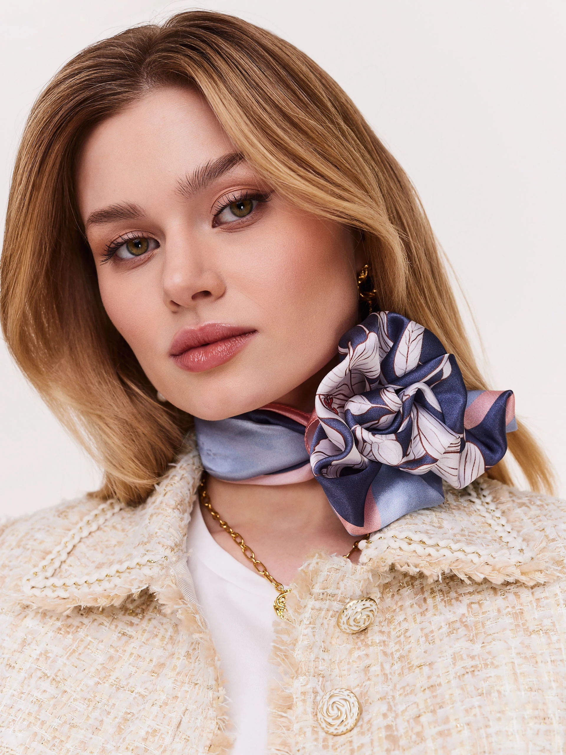 Silk gavroche with white flowers