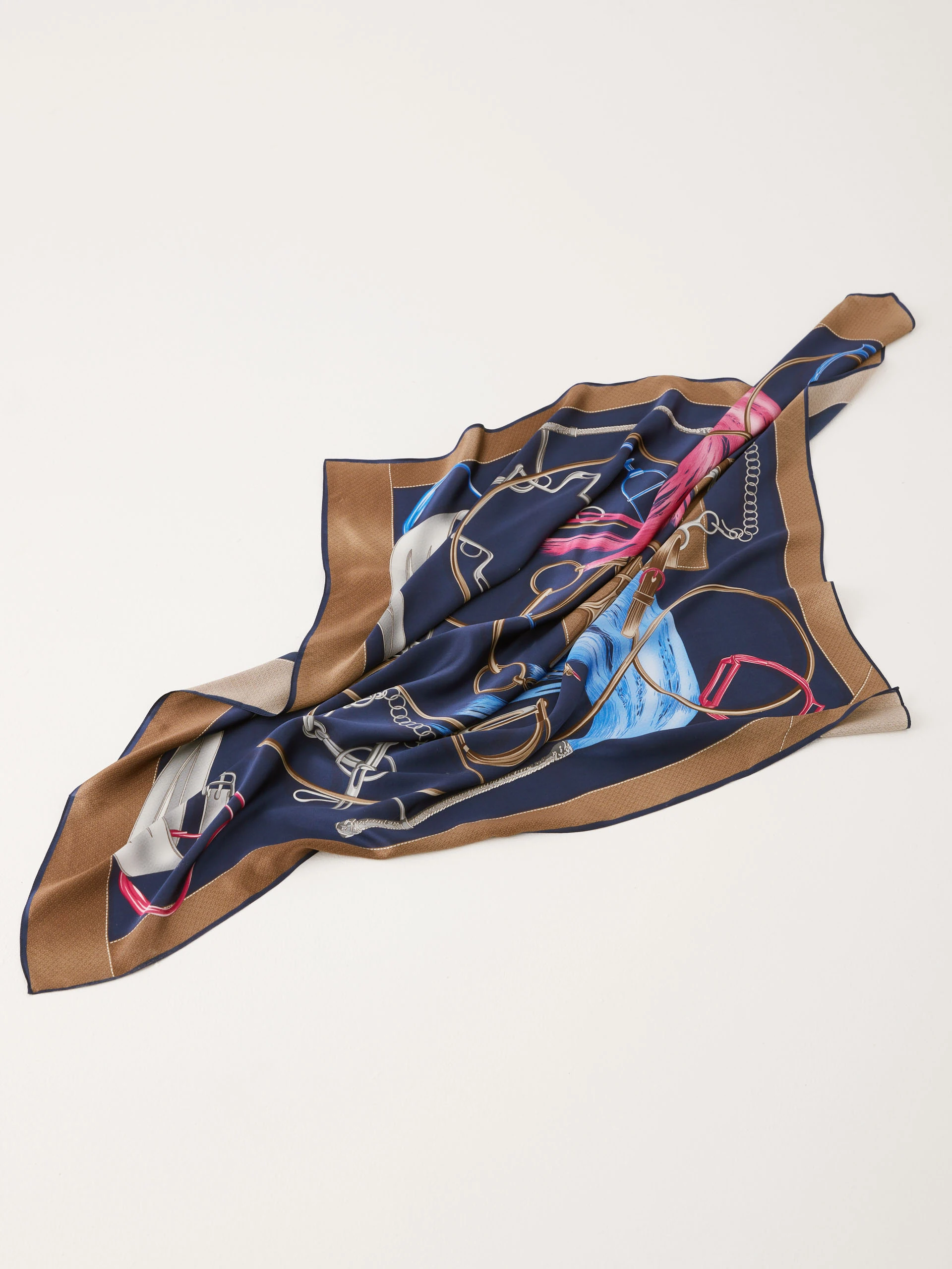 Silk gavroche with square shape