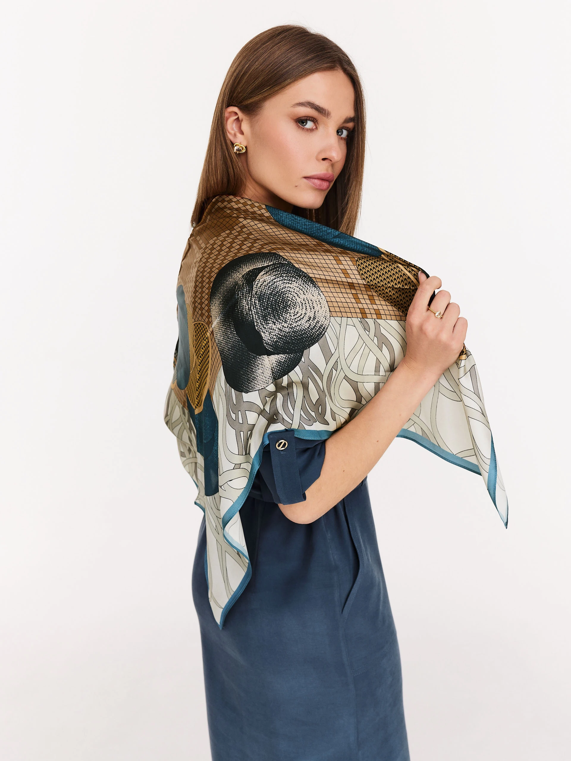 Silk large gavroche in hat pattern