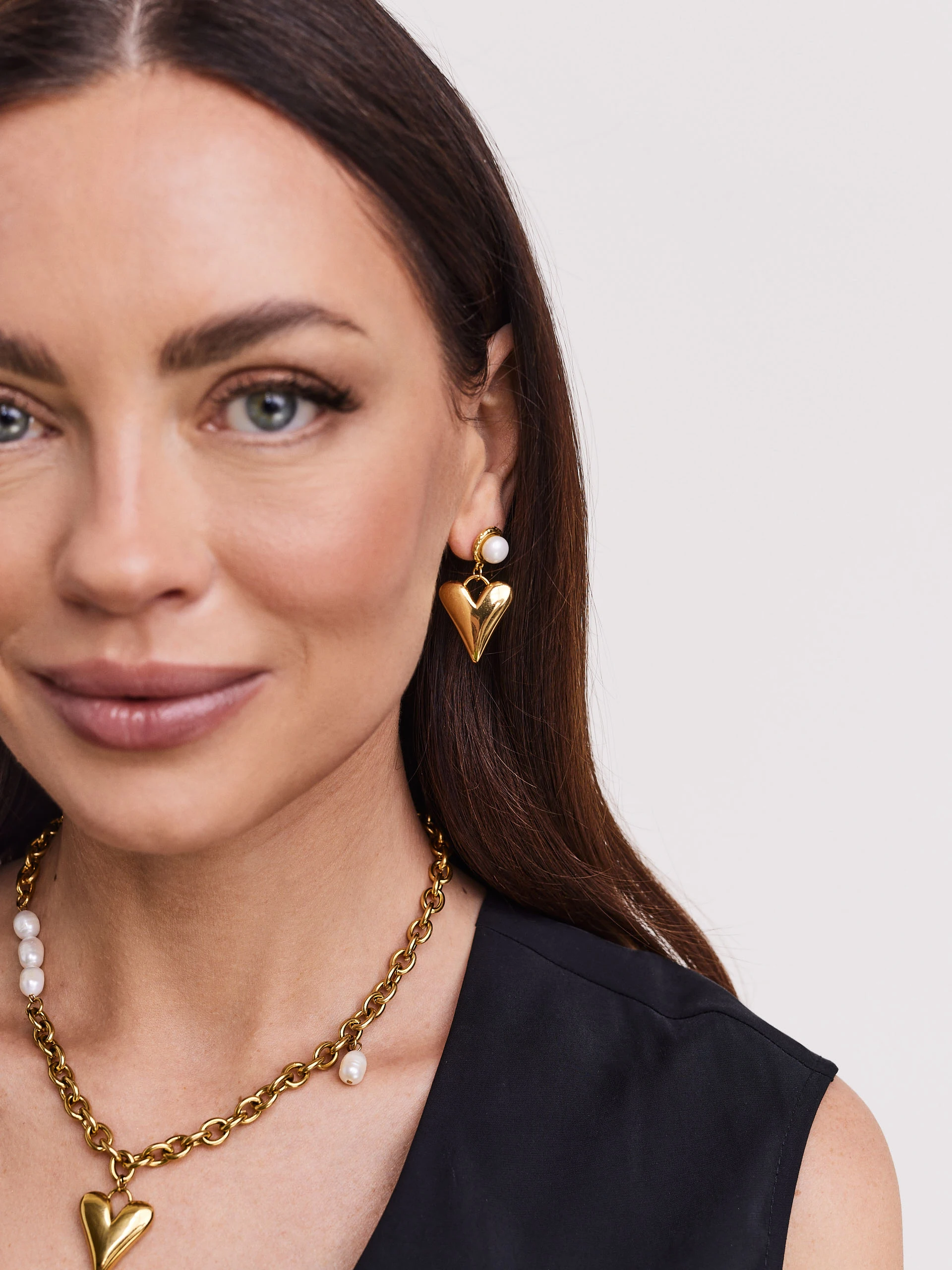 Heart earrings with pearls