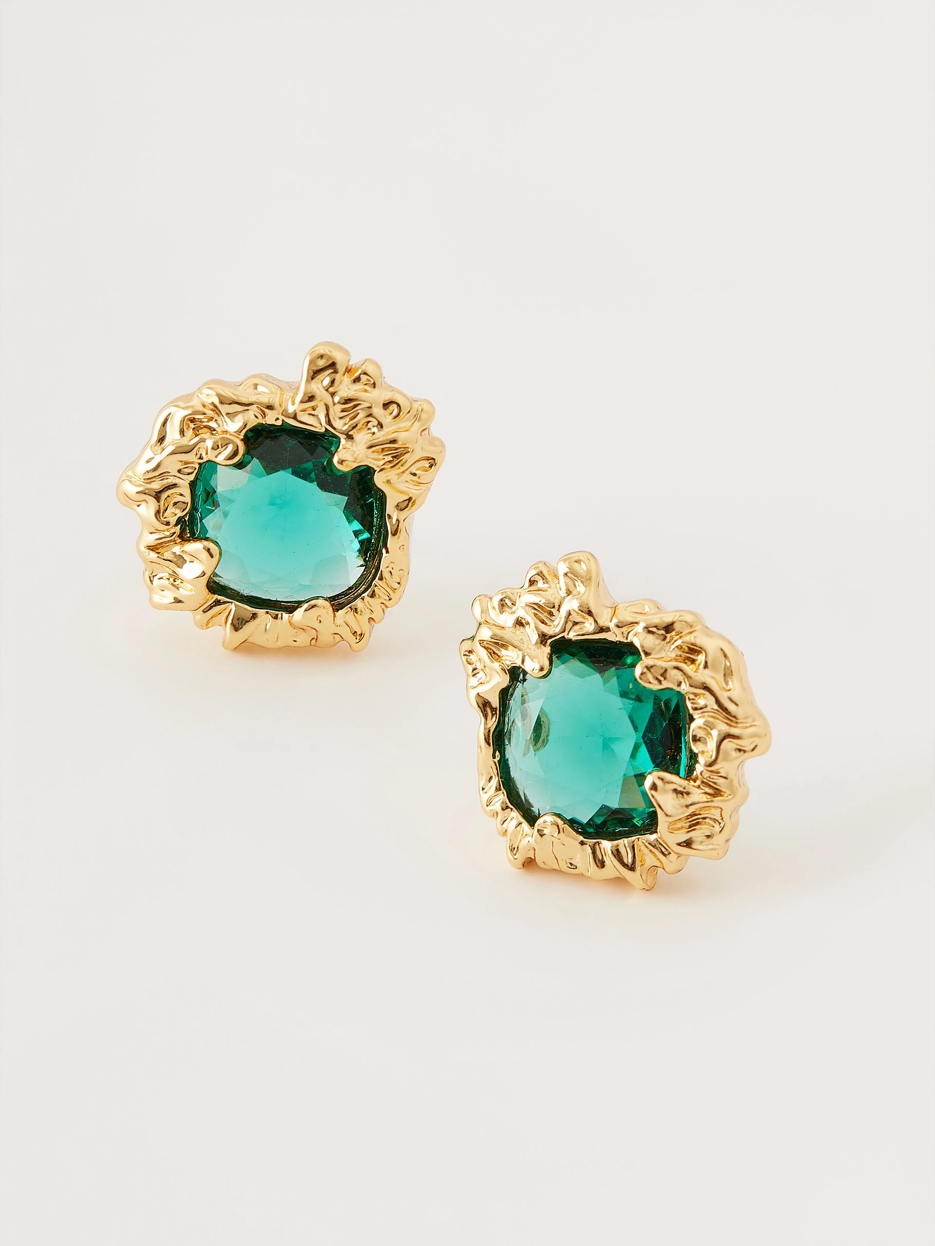 Earrings with emerald stones
