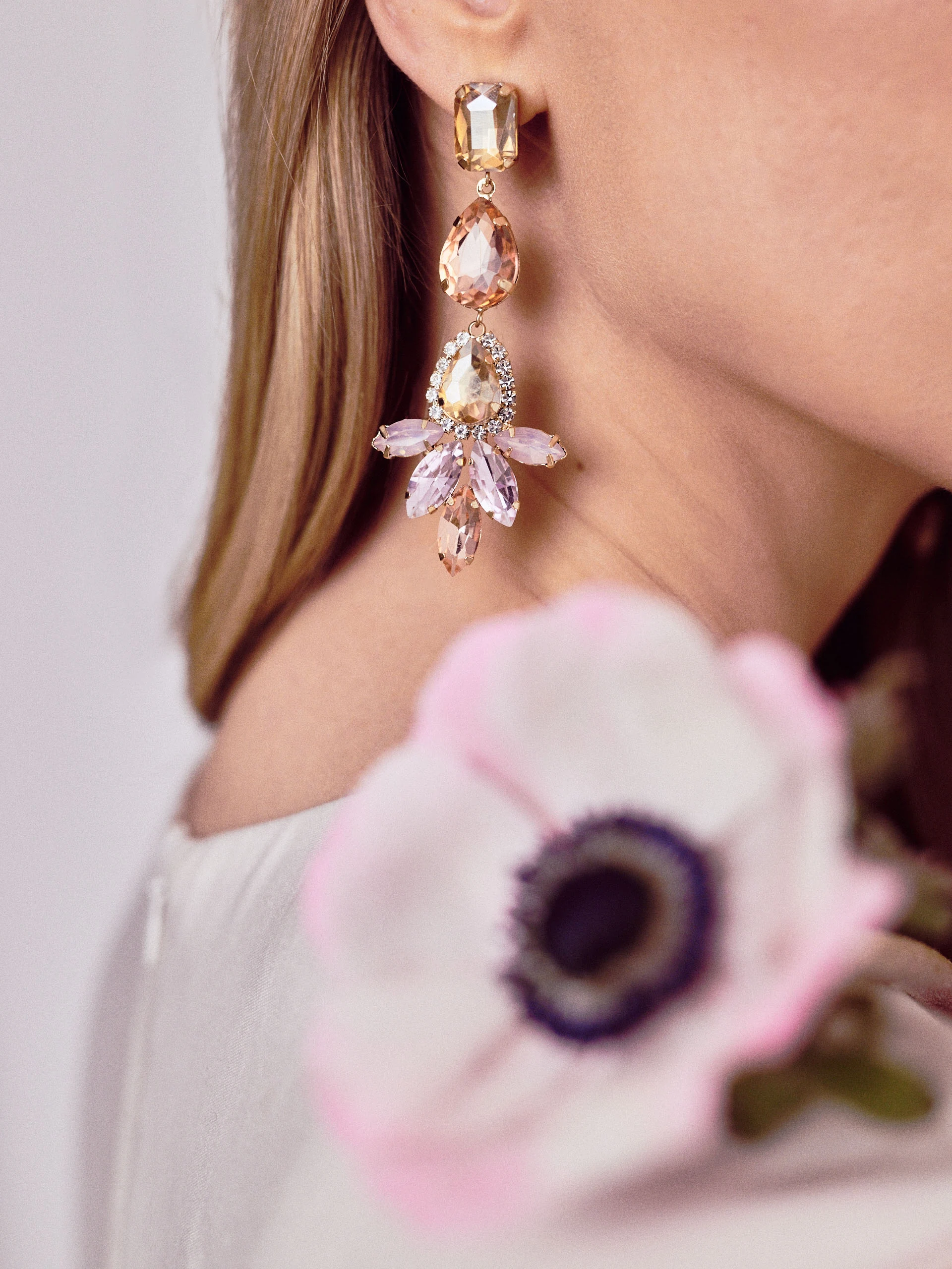 Long earrings with glass ornaments