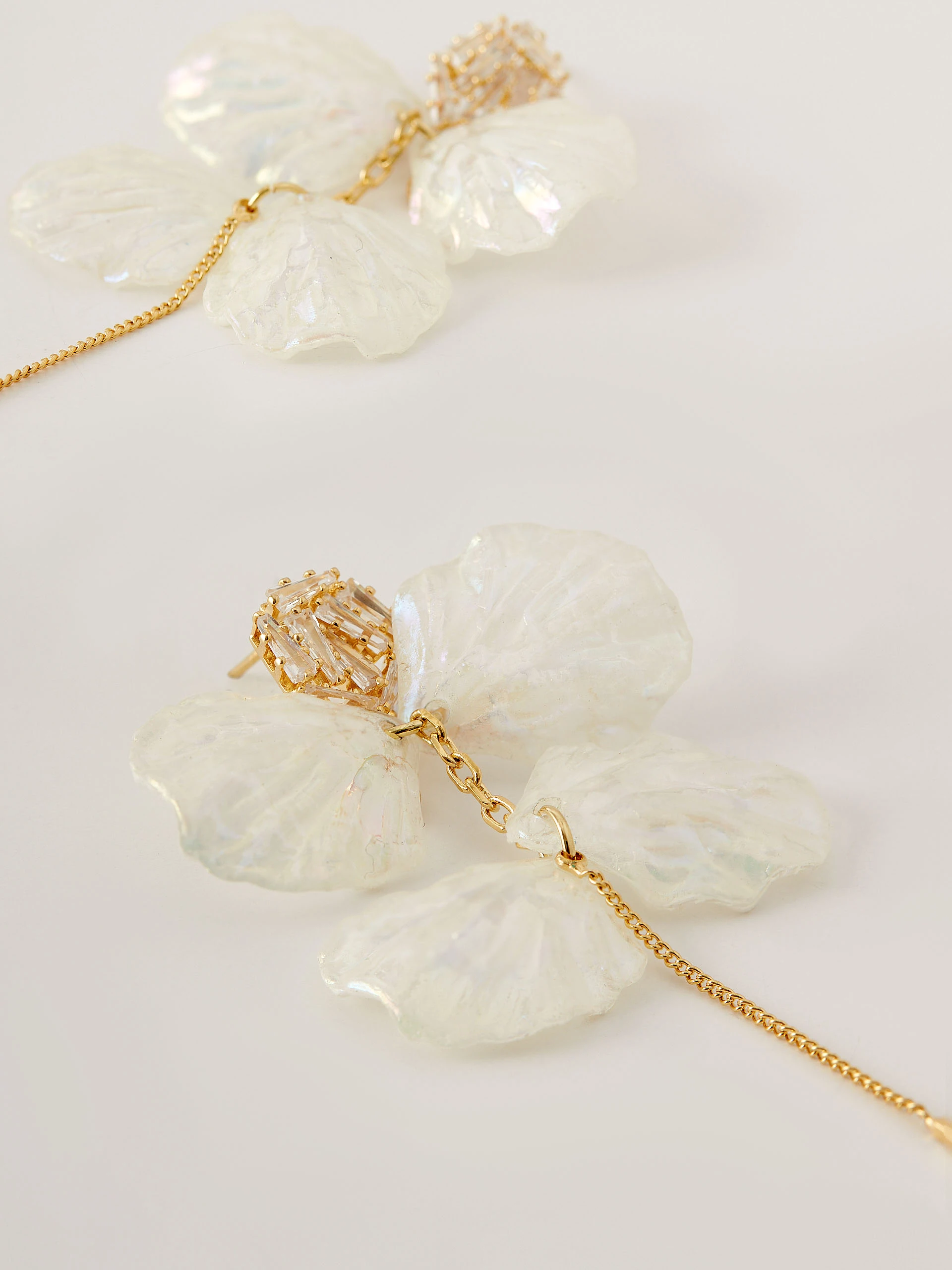 Decorated zirconia earrings