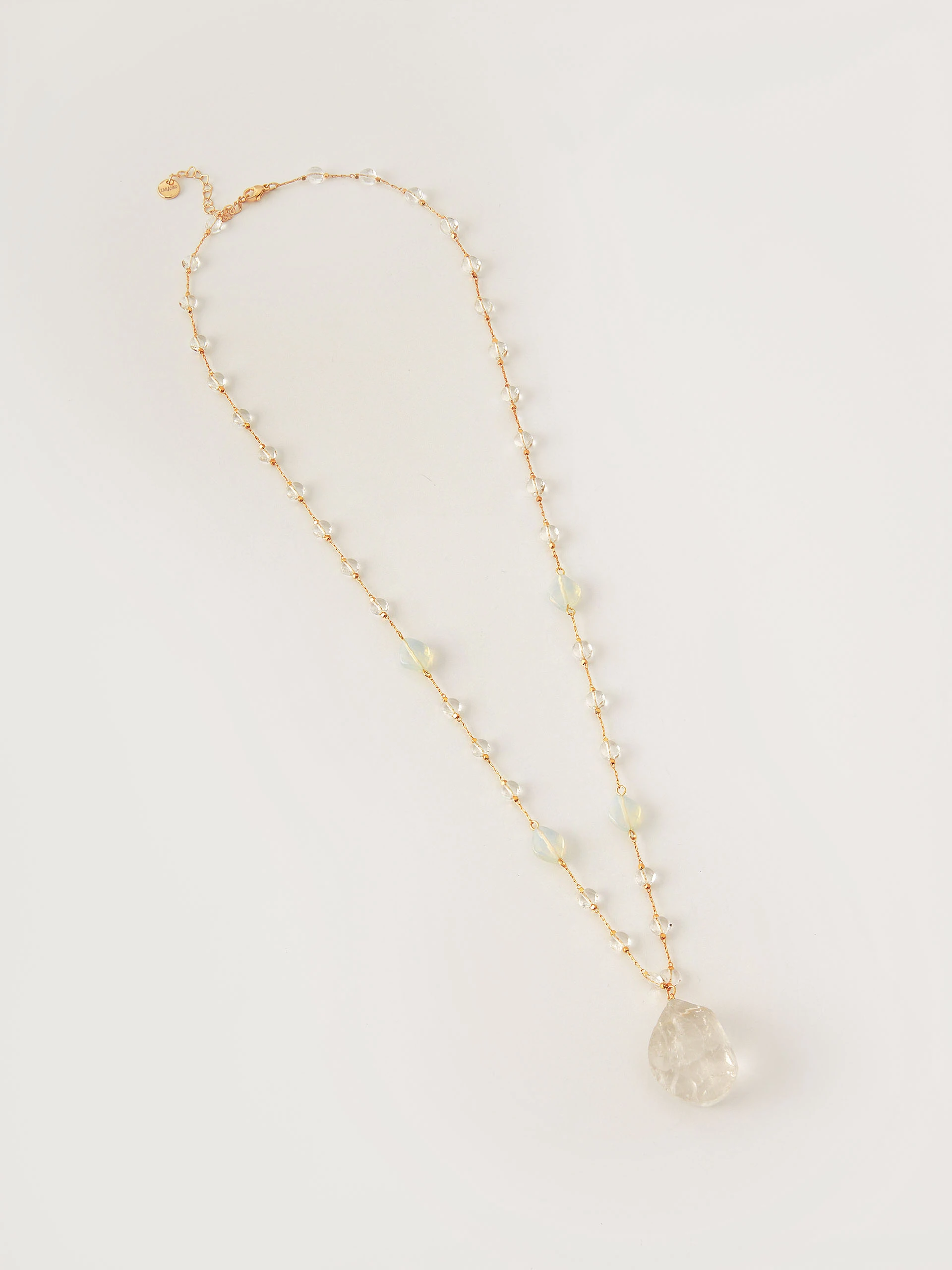 Long necklace with rock crystal