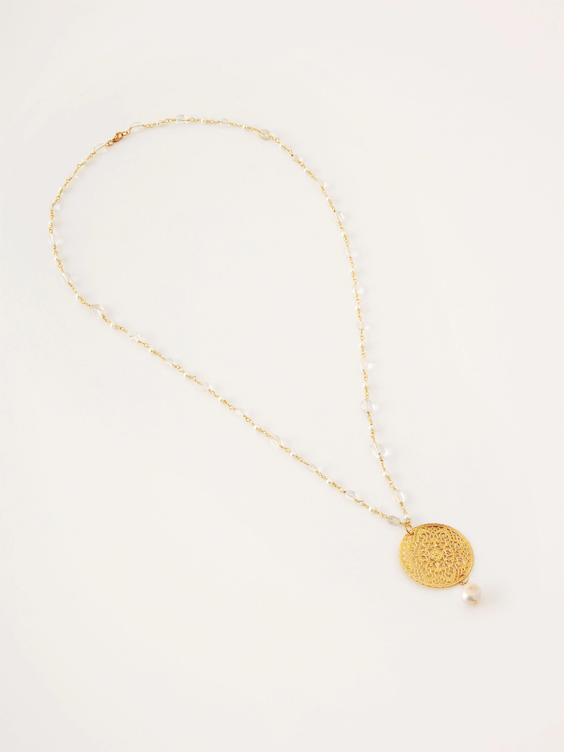 Pearl necklace with mountain crystal and rosette