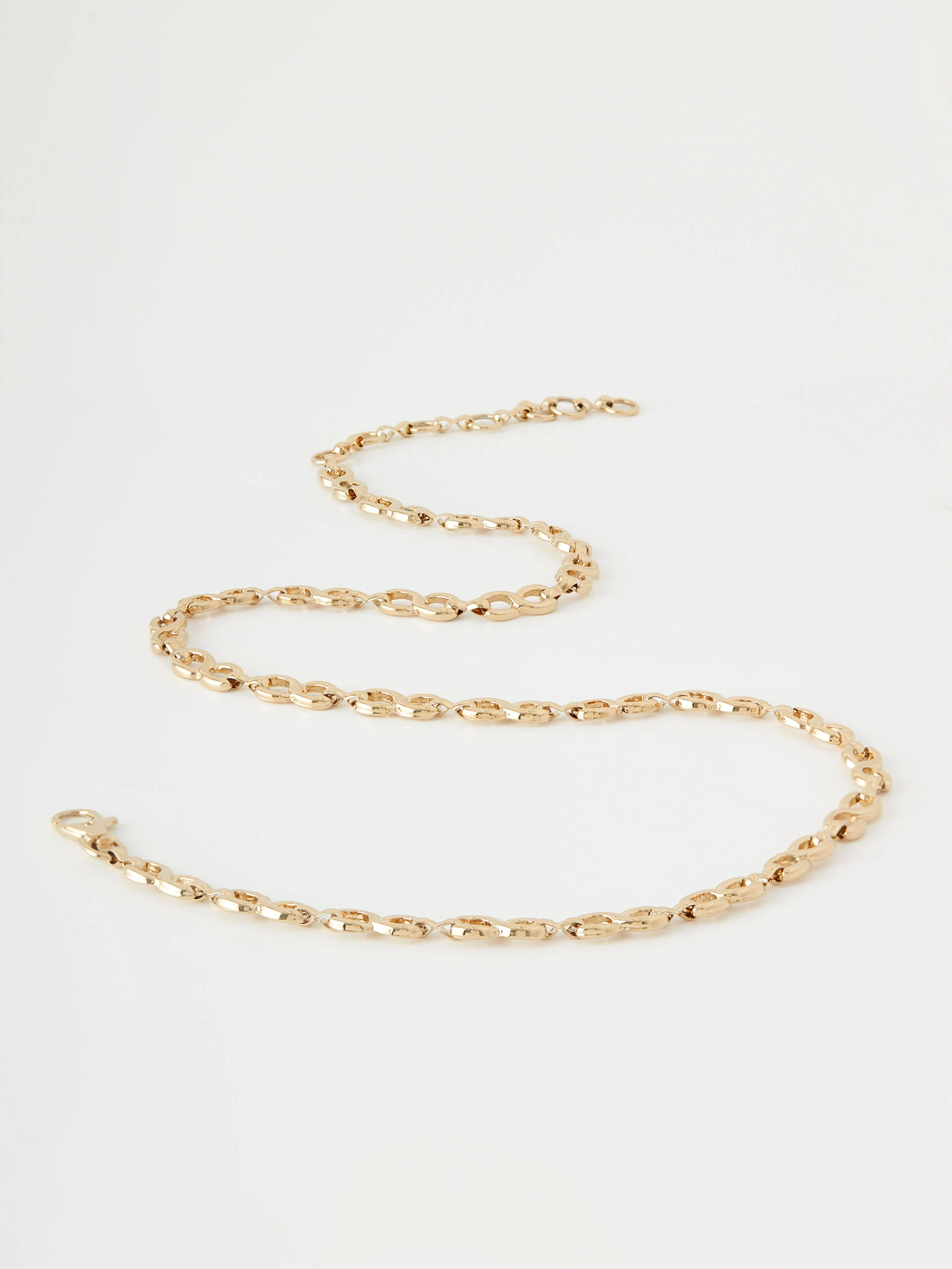 Metal chain strap in gold color