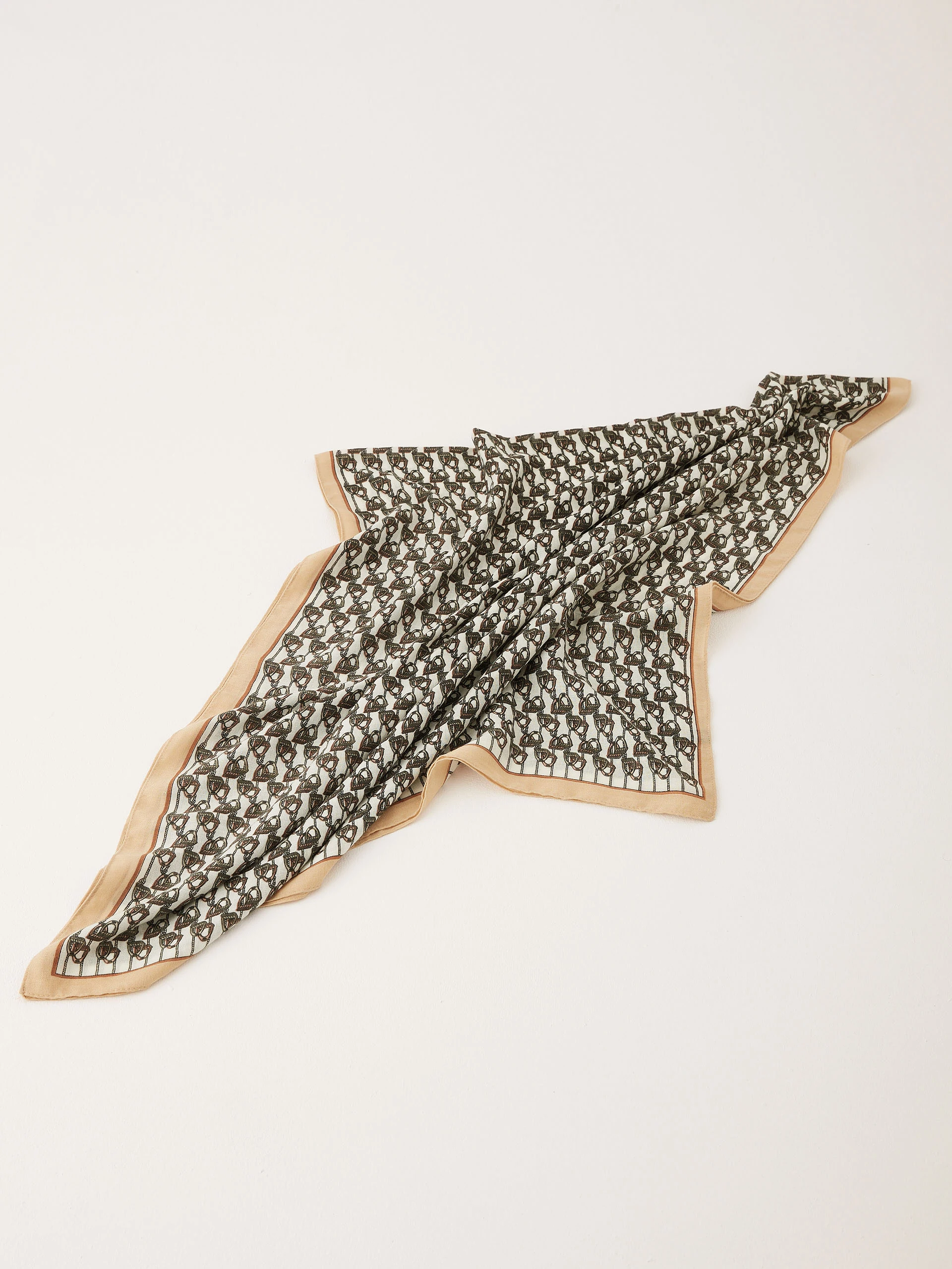 Rectangular shawl in a fine uniform pattern