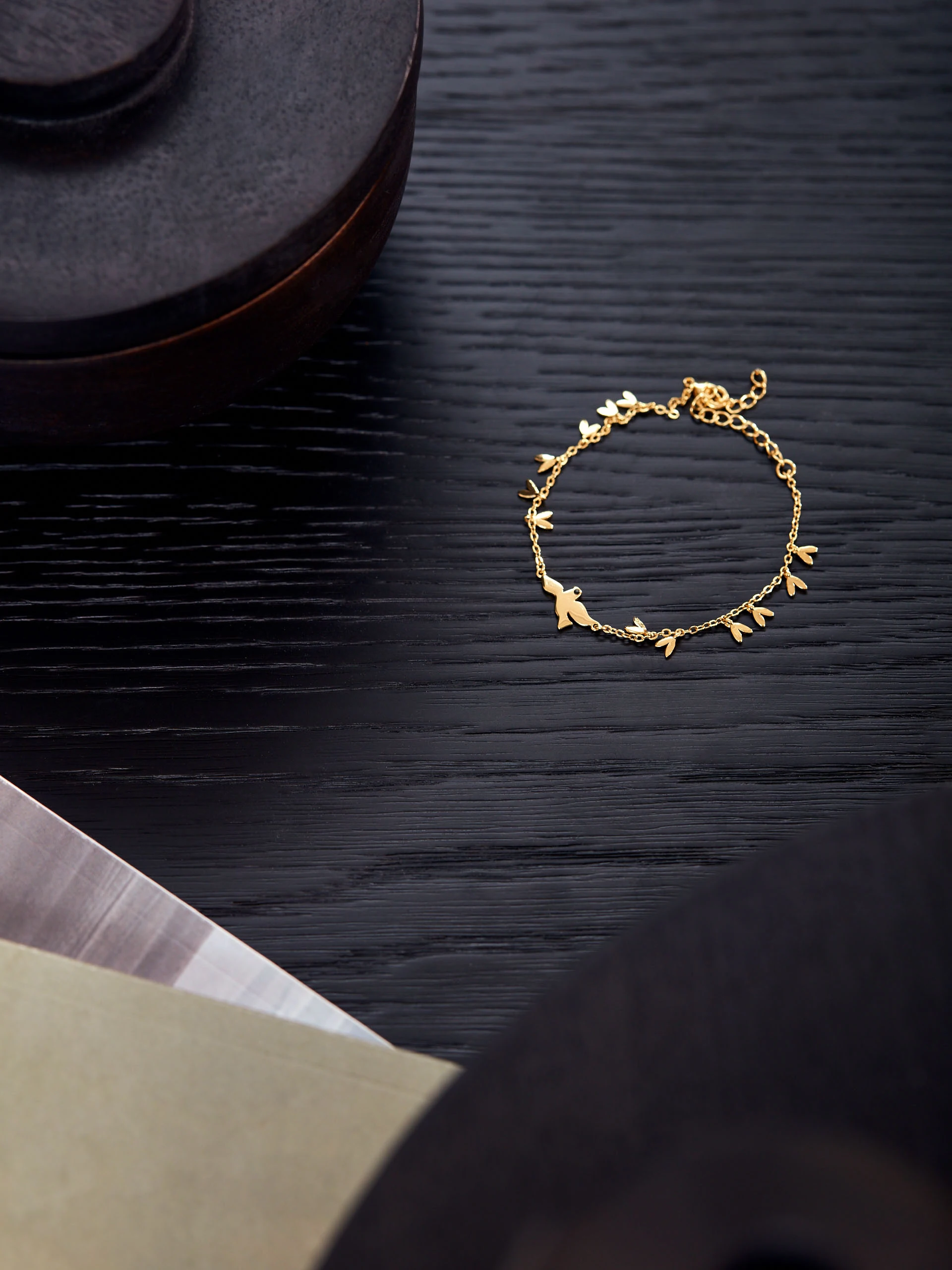 DELICATE GOLD BRACELET