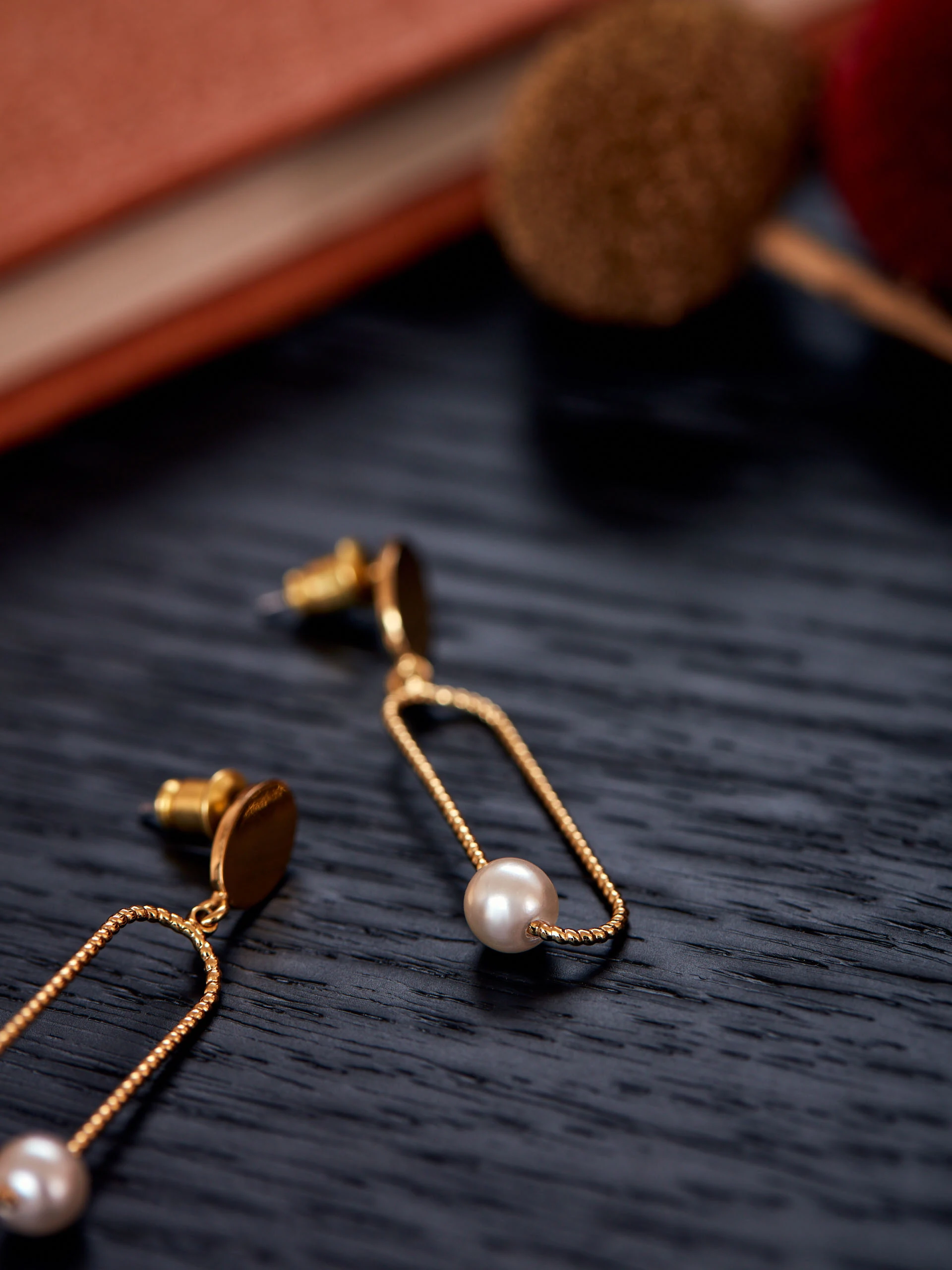 GOLD-PLATED EARRINGS WITH PEARL