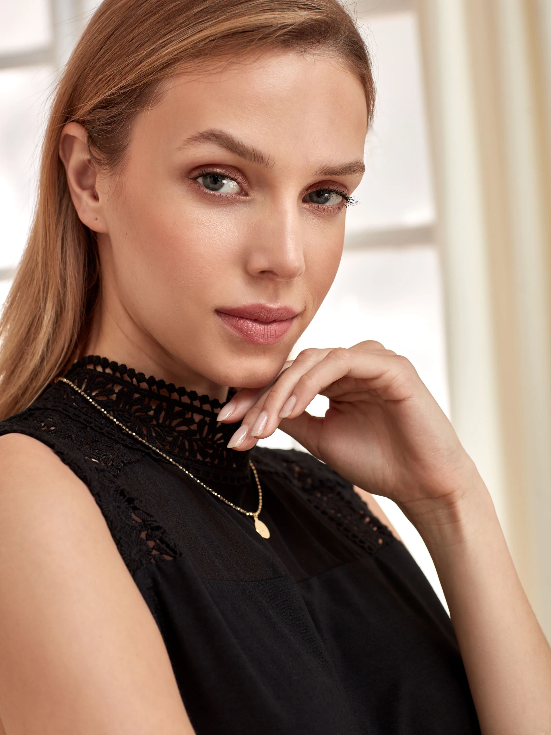 NECKLACE WITH COIN