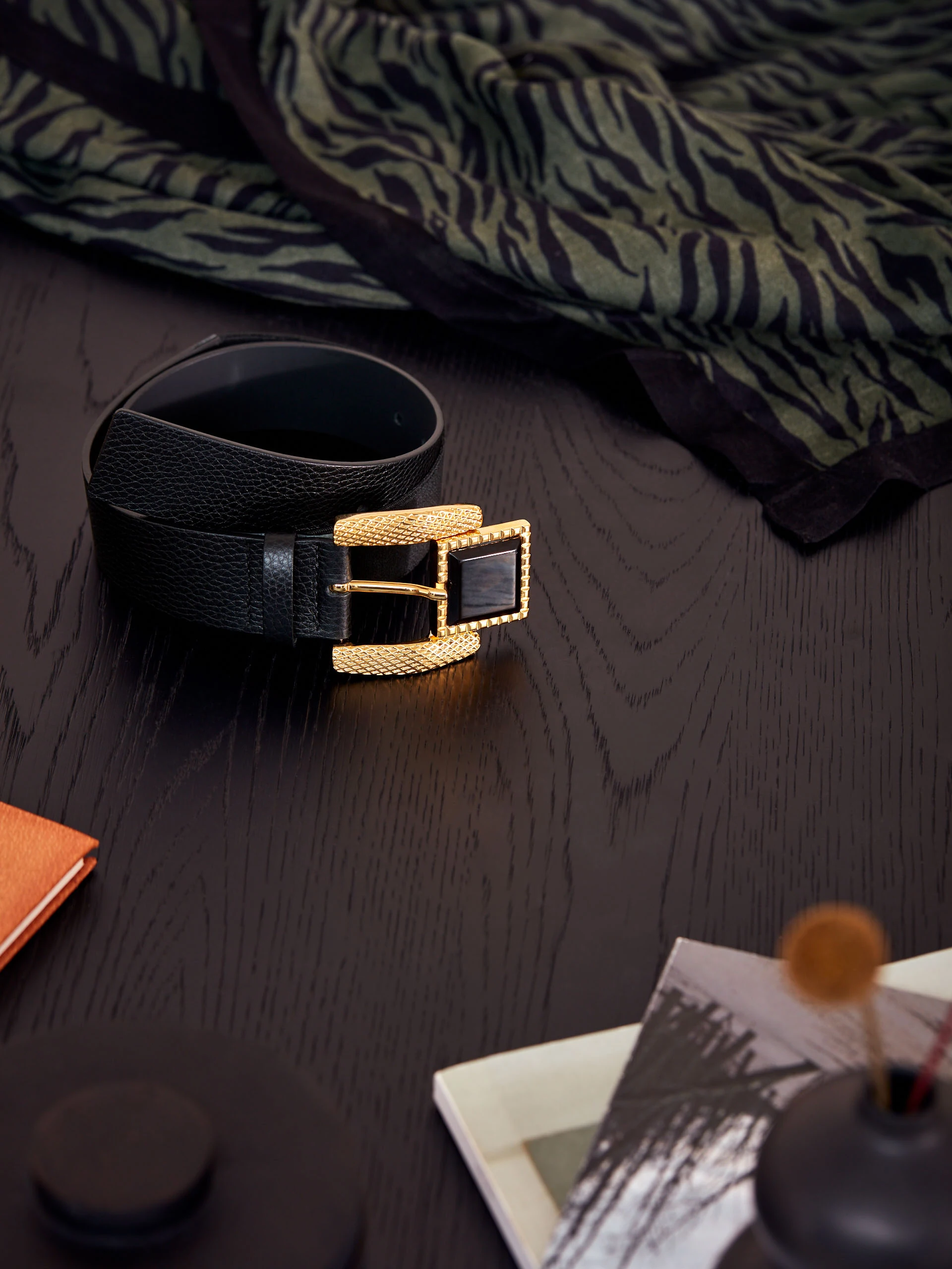 BELT WITH DECORATIVE BUCKLE