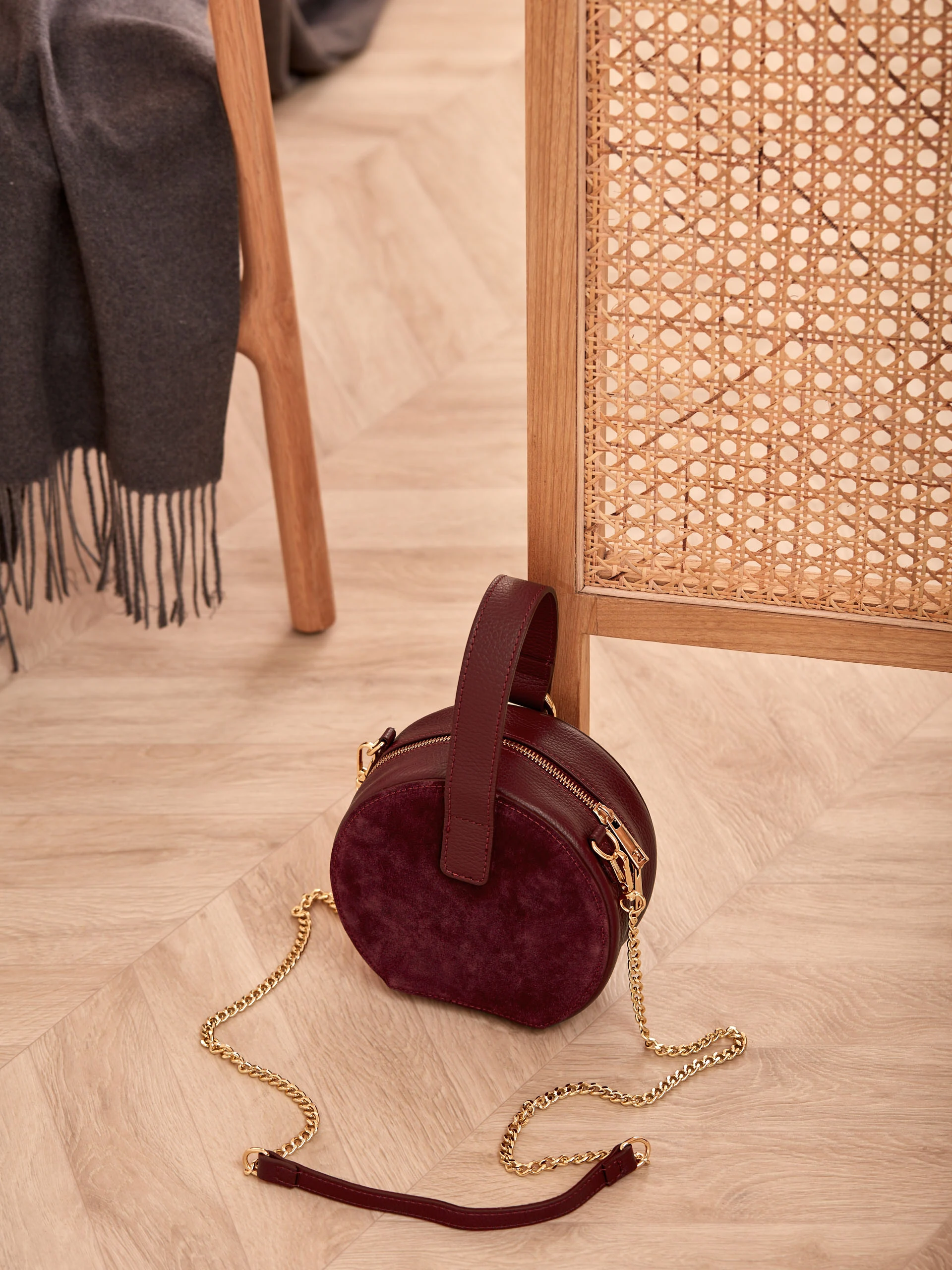 HANDBAG IN GRAIN LEATHER AND SUEDE