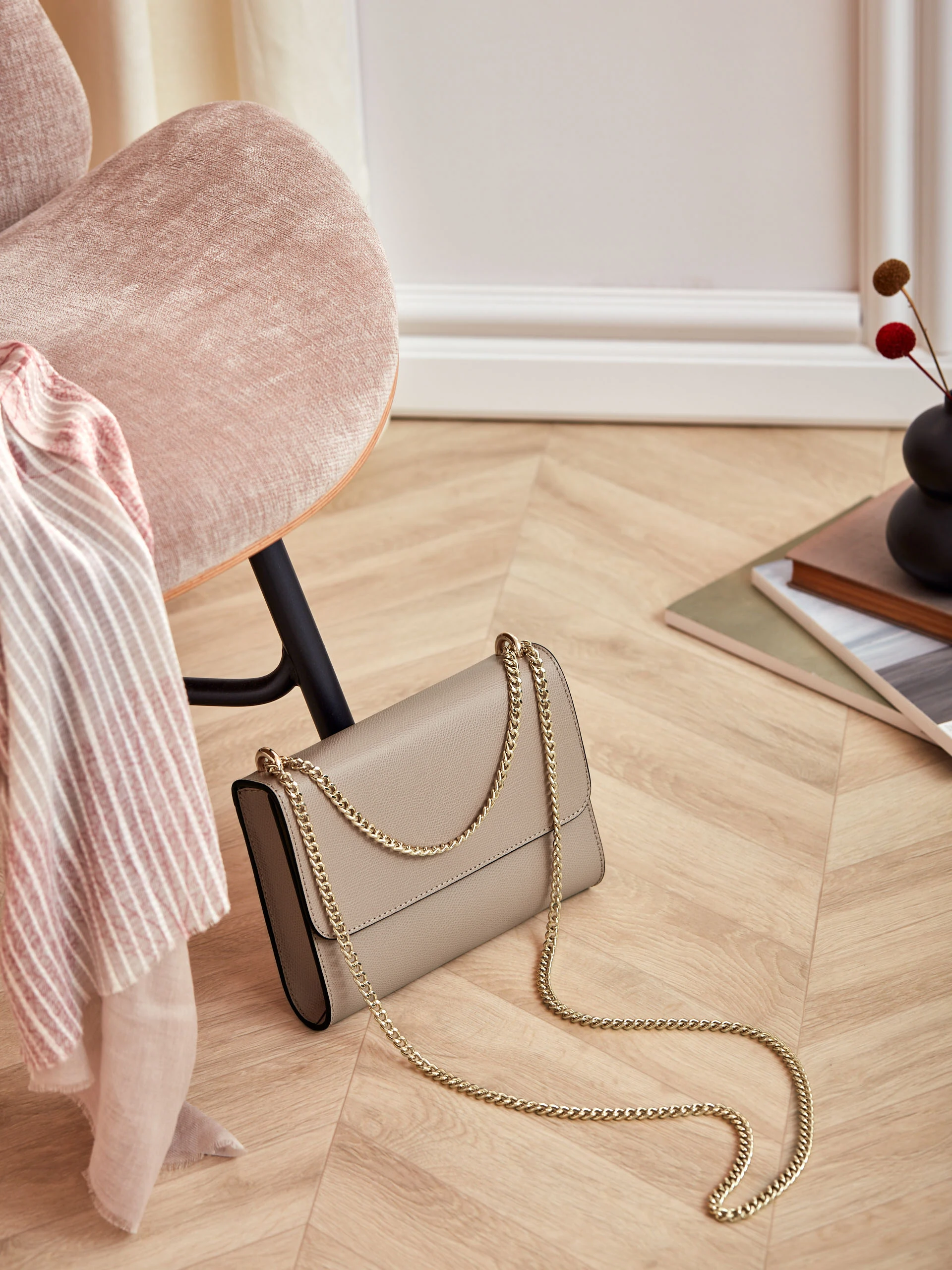 PURSE ON A CHAIN