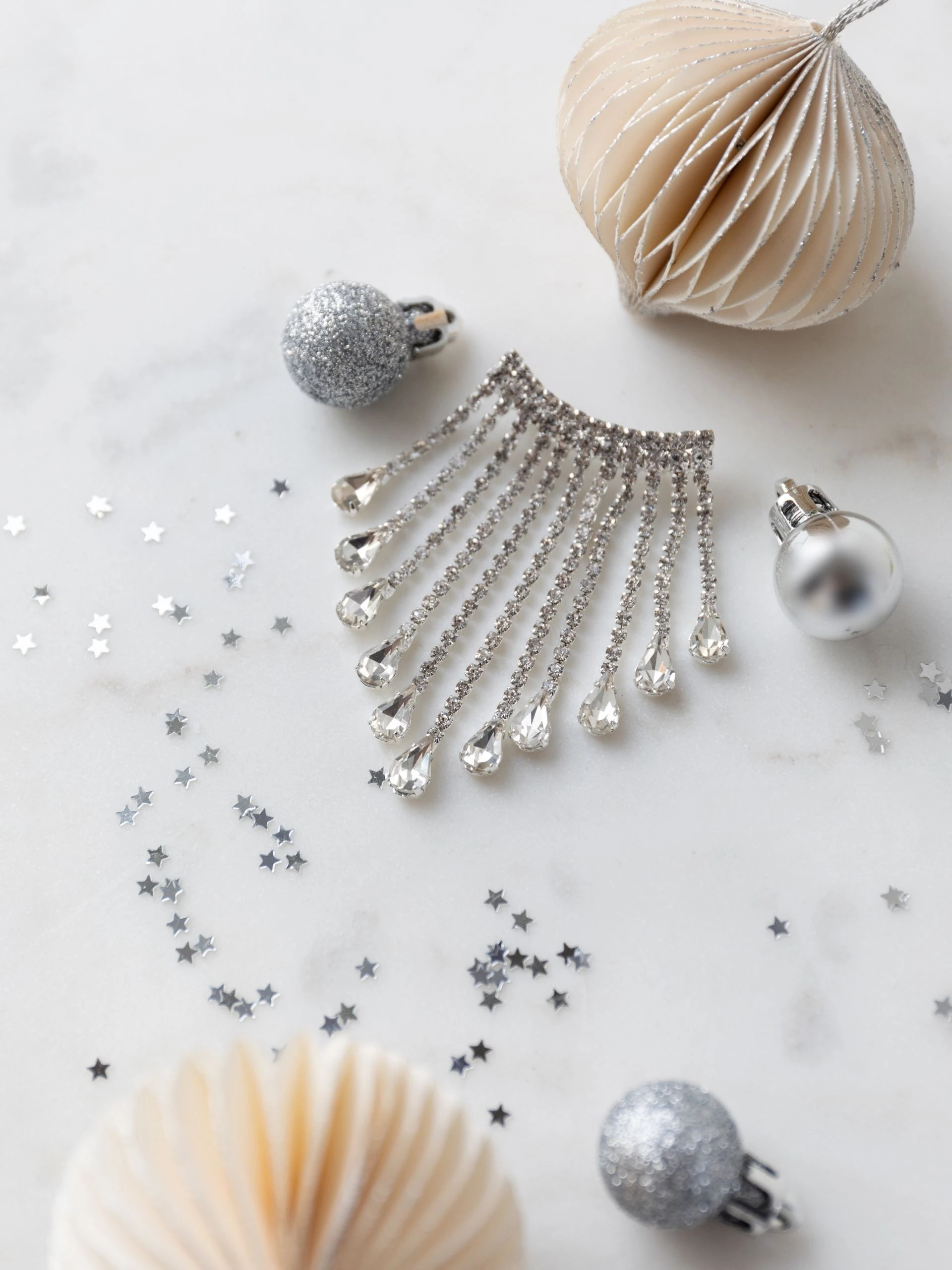 BROOCH WITH CRYSTALS