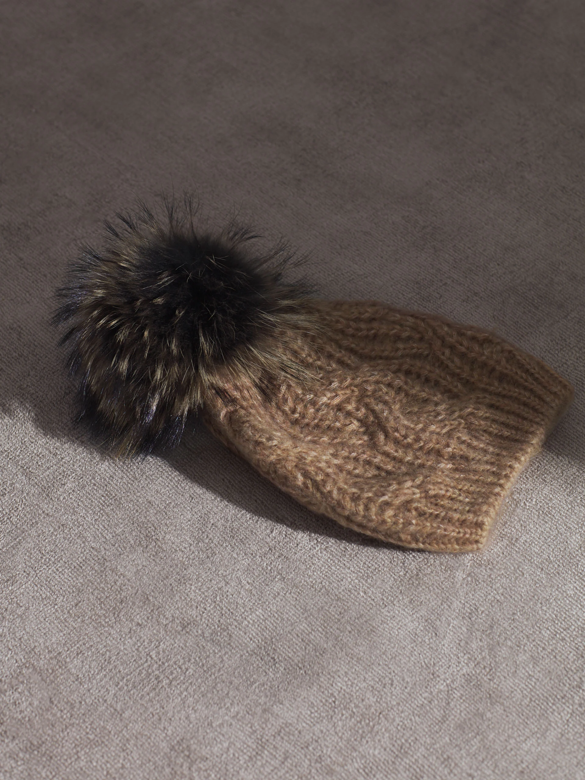CARAMEL CAP WITH POM-POM