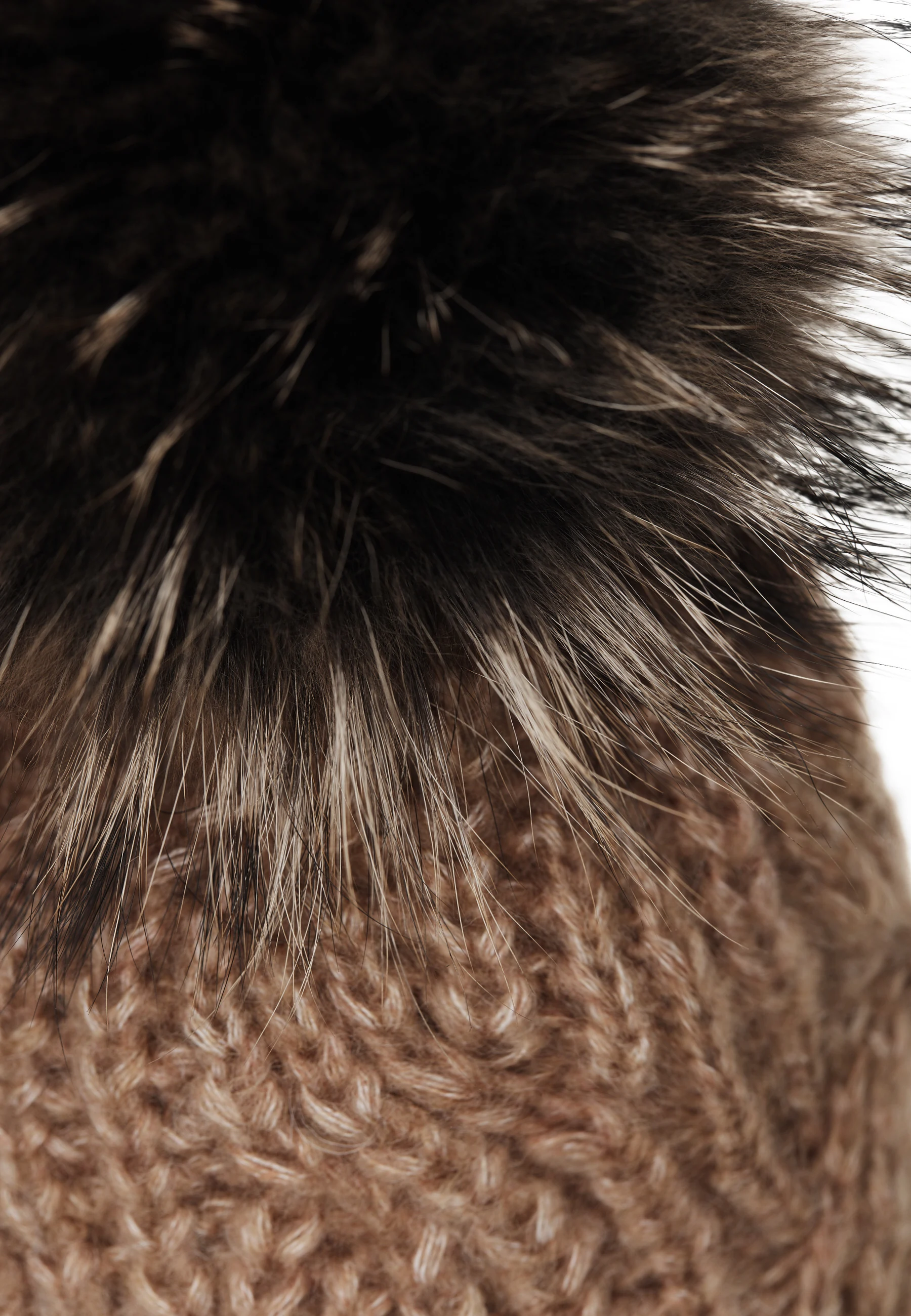 CARAMEL CAP WITH POM-POM