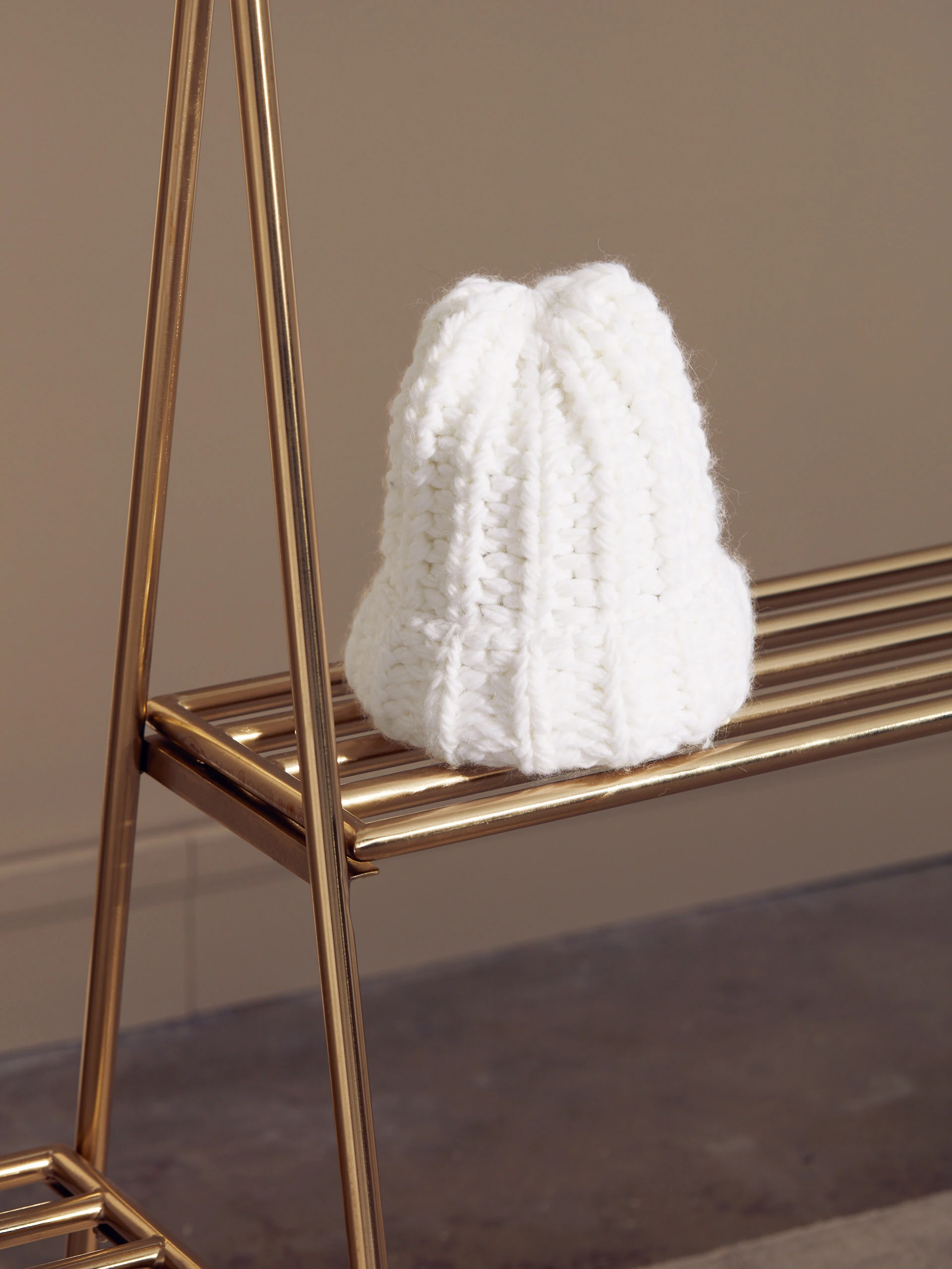 BEANIE IN ECRU COLOR