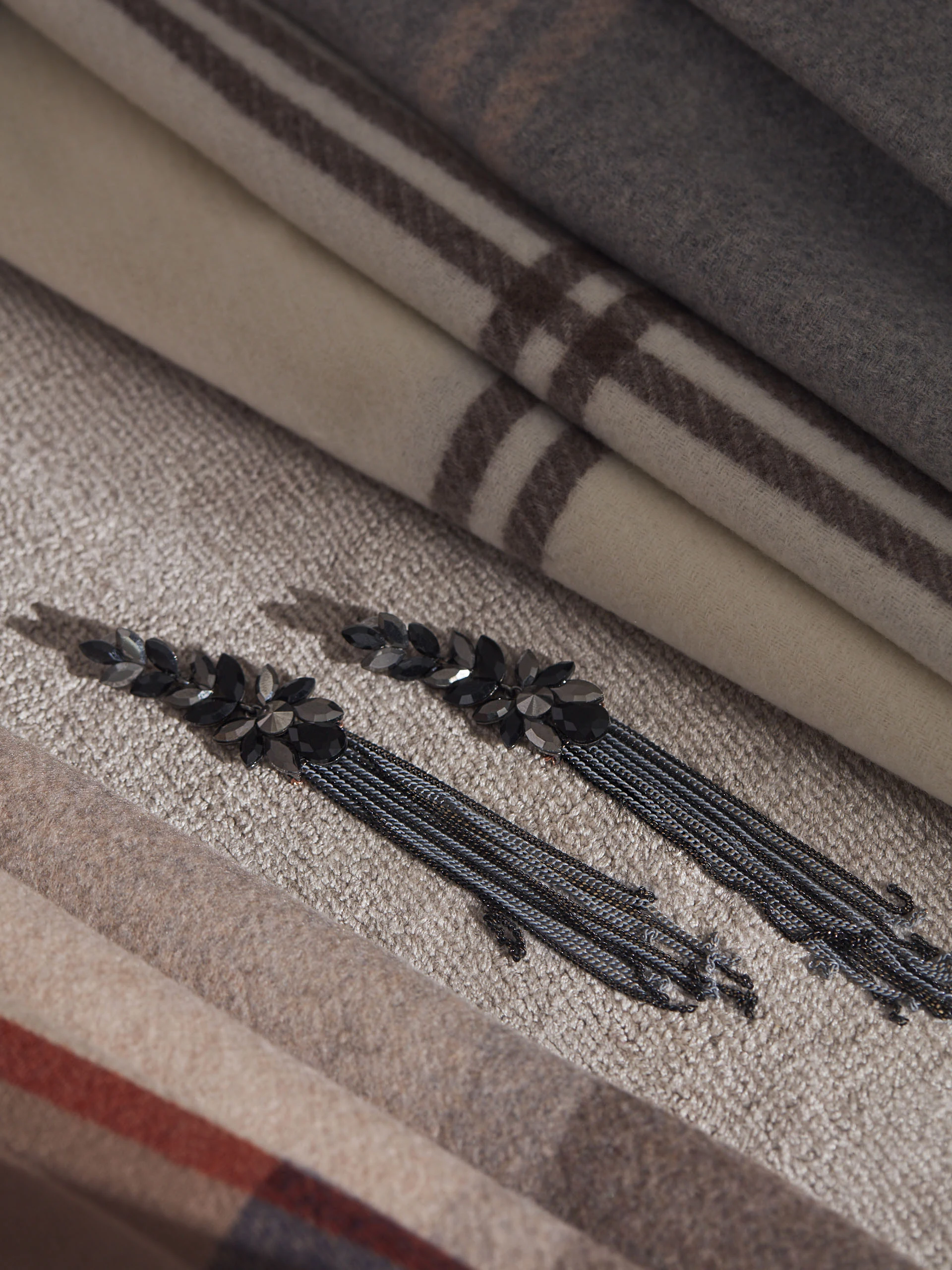 LONG BLACK EARRINGS