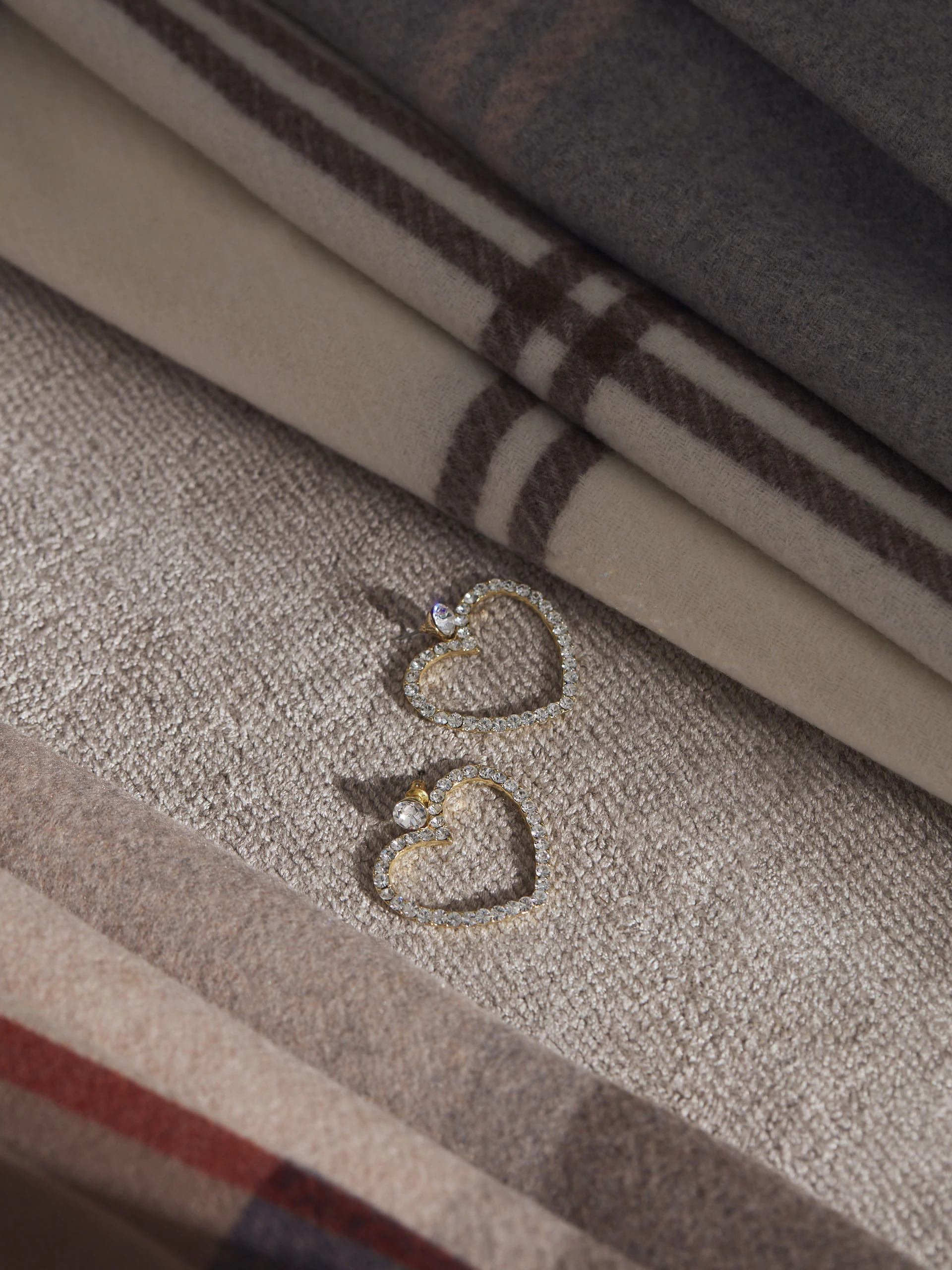 LONG HEART EARRINGS