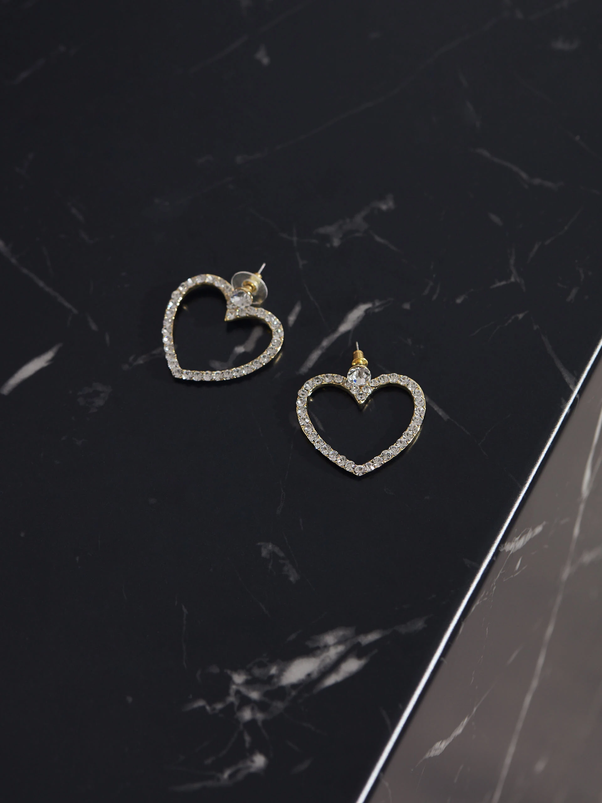 LONG HEART EARRINGS