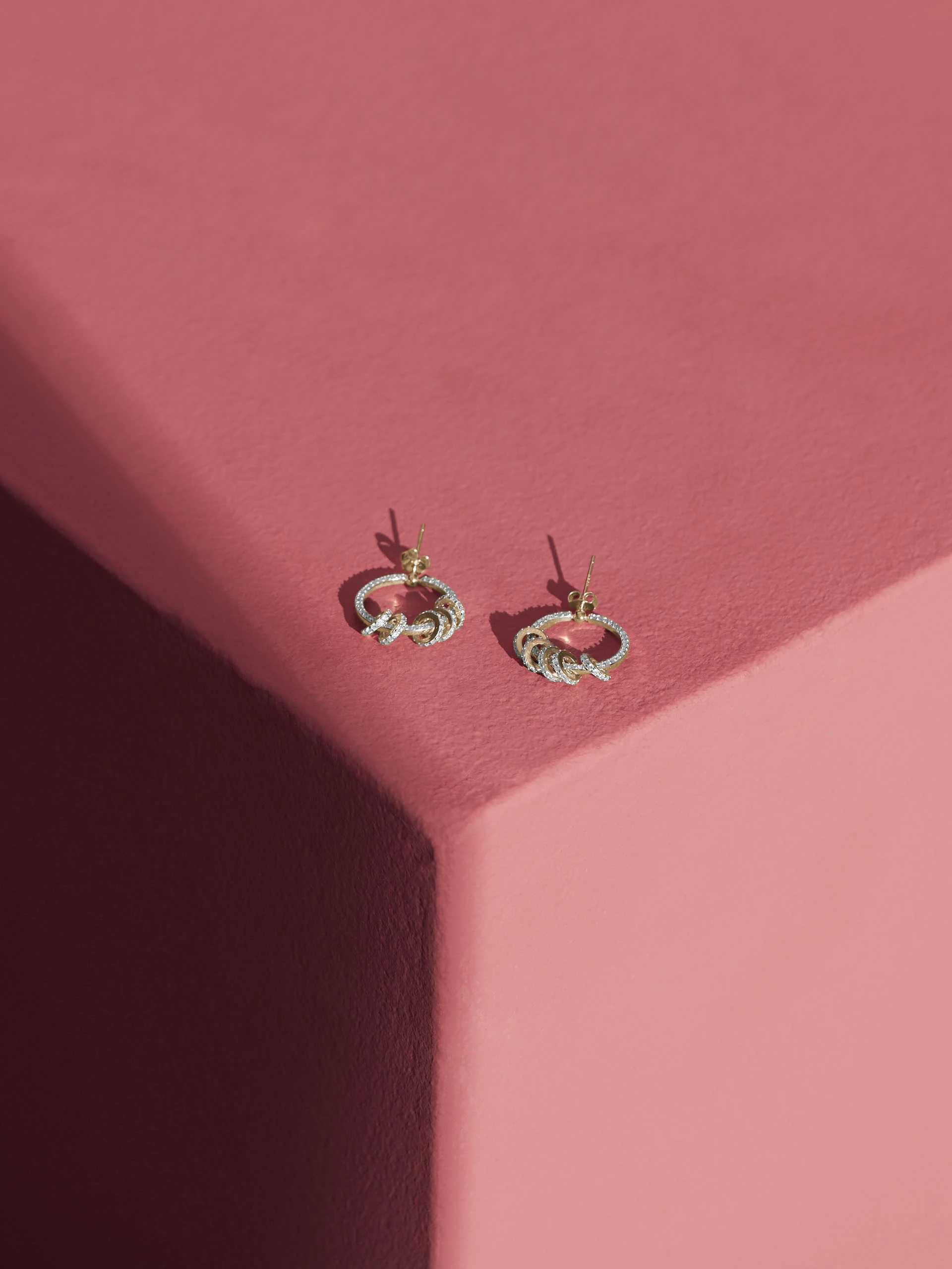 CIRCLE EARRINGS WITH ZIRCONS