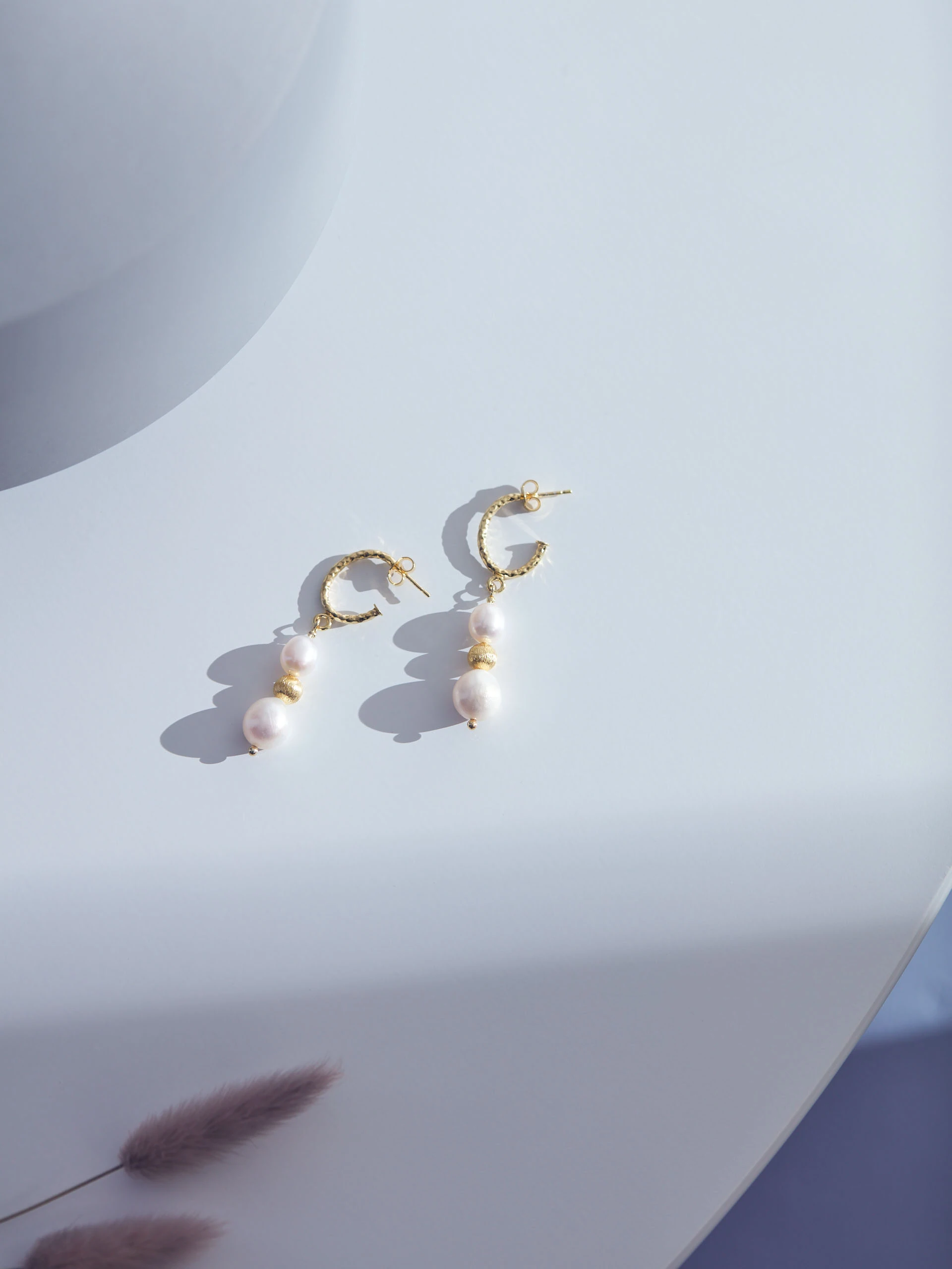 EARRINGS WITH PEARLS