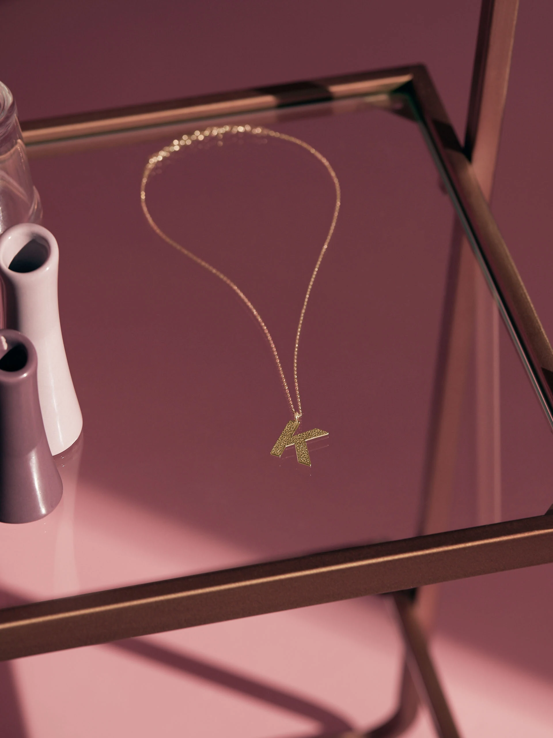 DELICATE CHAIN WITH THE LETTER