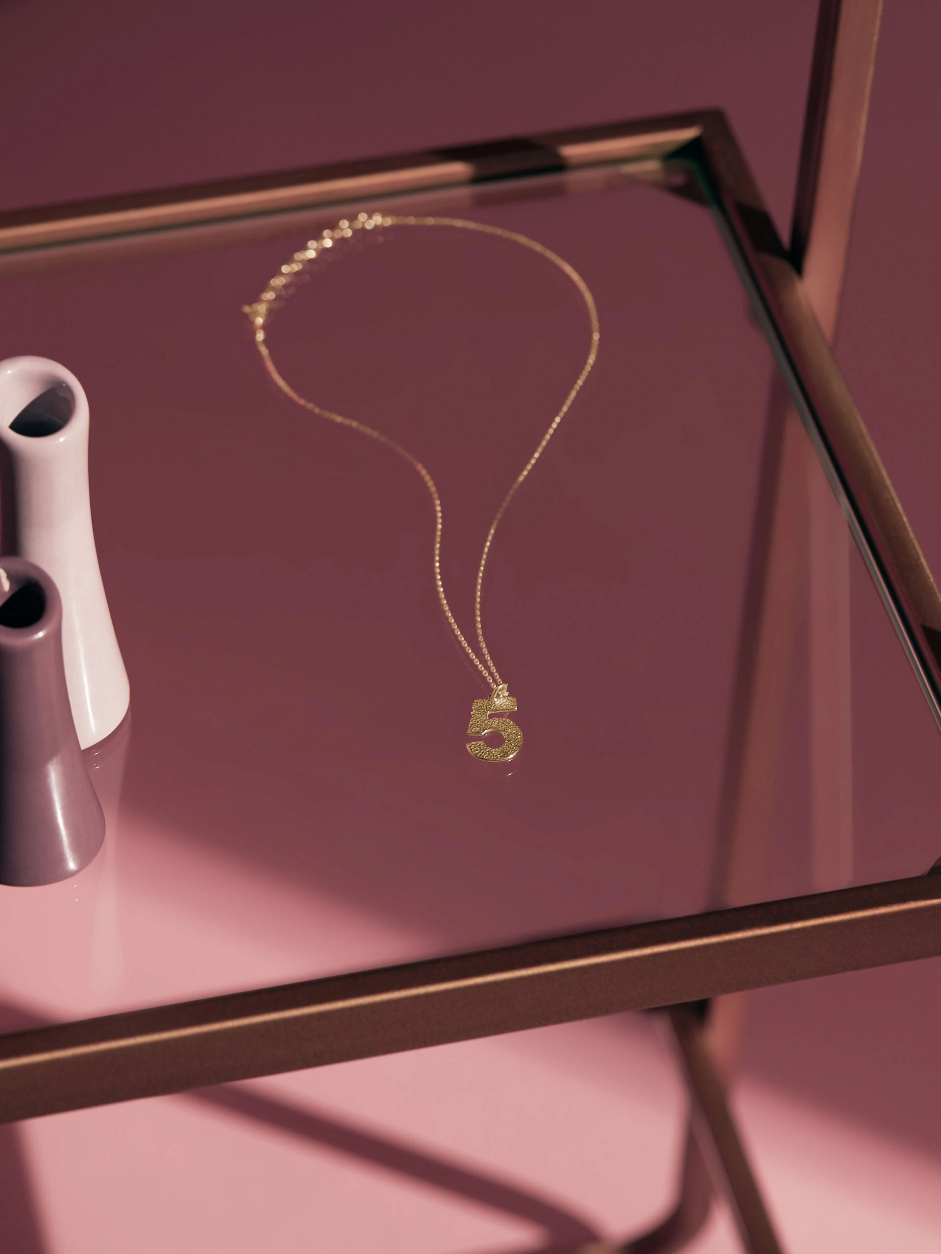 DELICATE CHAIN WITH THE NUMBER