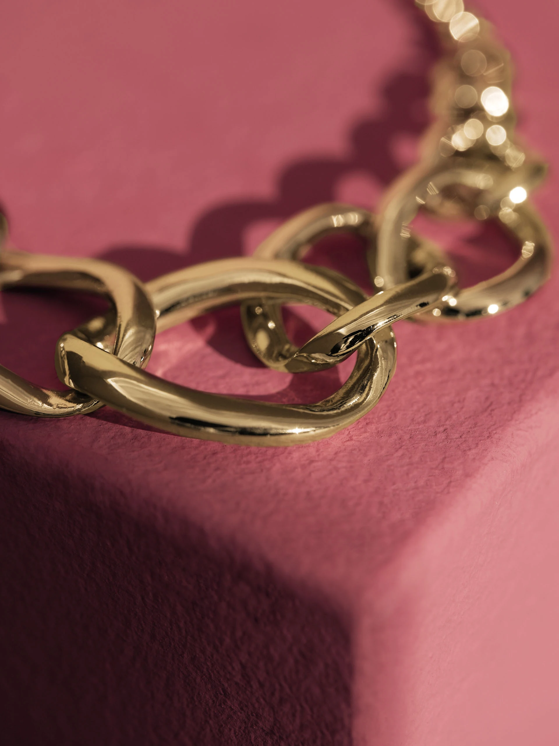 LARGE GOLD CHAIN
