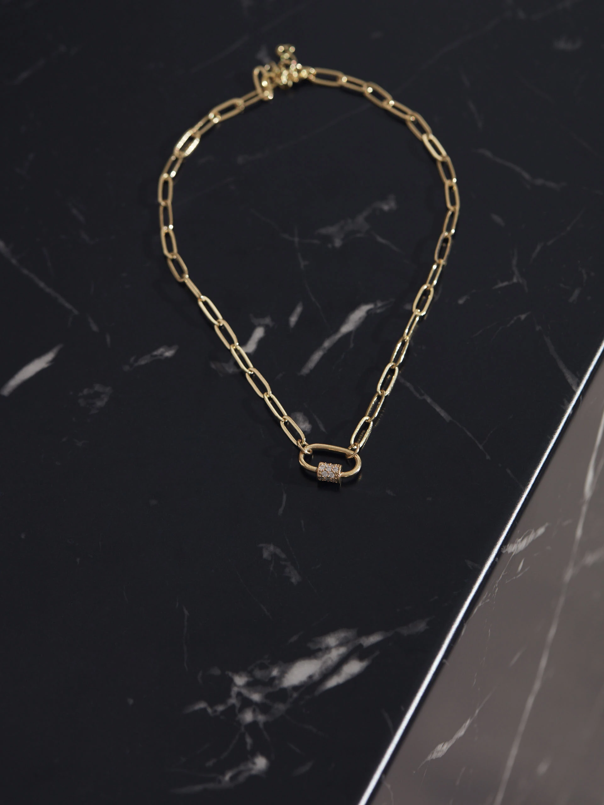 CHAIN NECKLACE