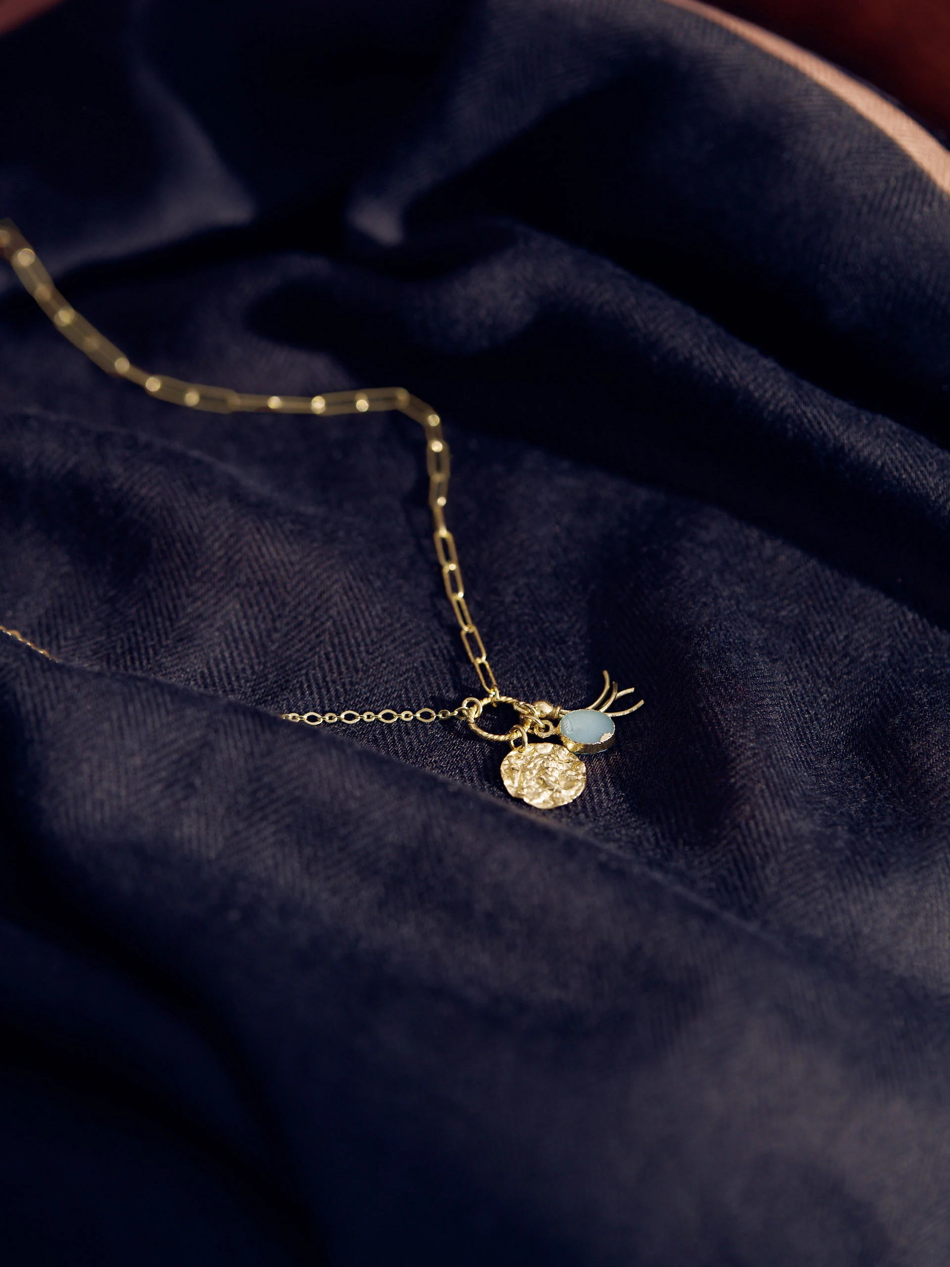 CHAIN WITH PENDANTS
