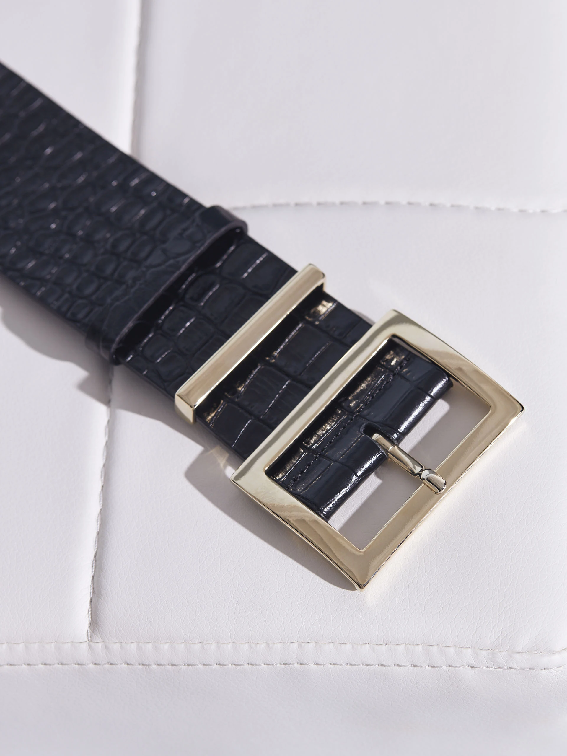 BLACK BELT WITH CROCODILE TEXTURE
