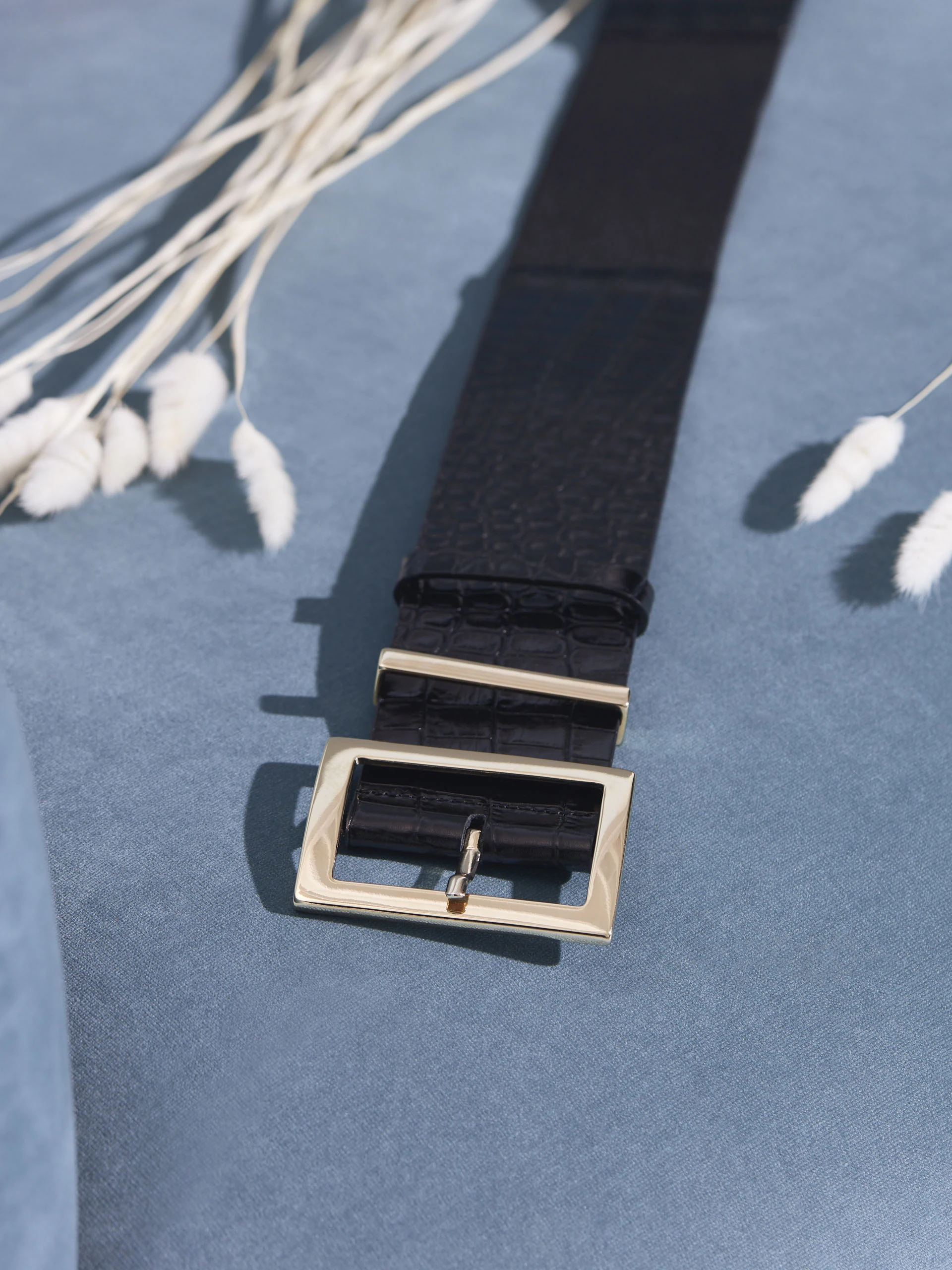 BLACK BELT WITH CROCODILE TEXTURE