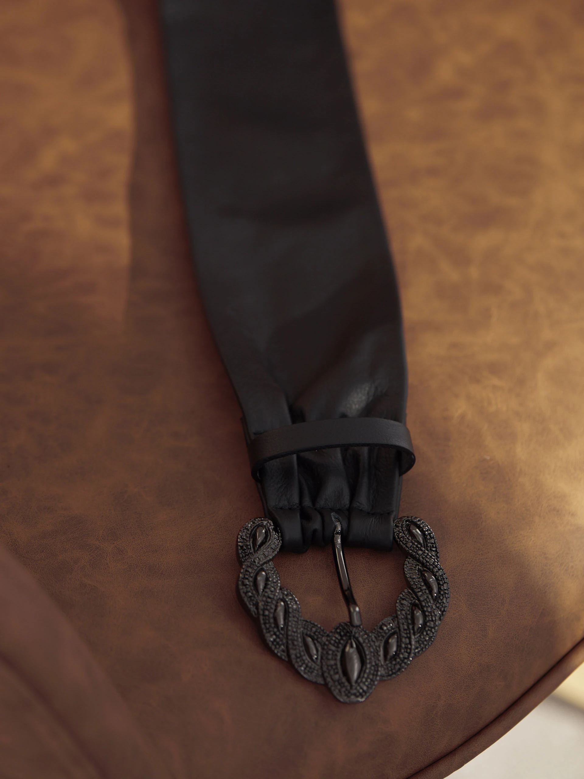 BLACK LEATHER BELT
