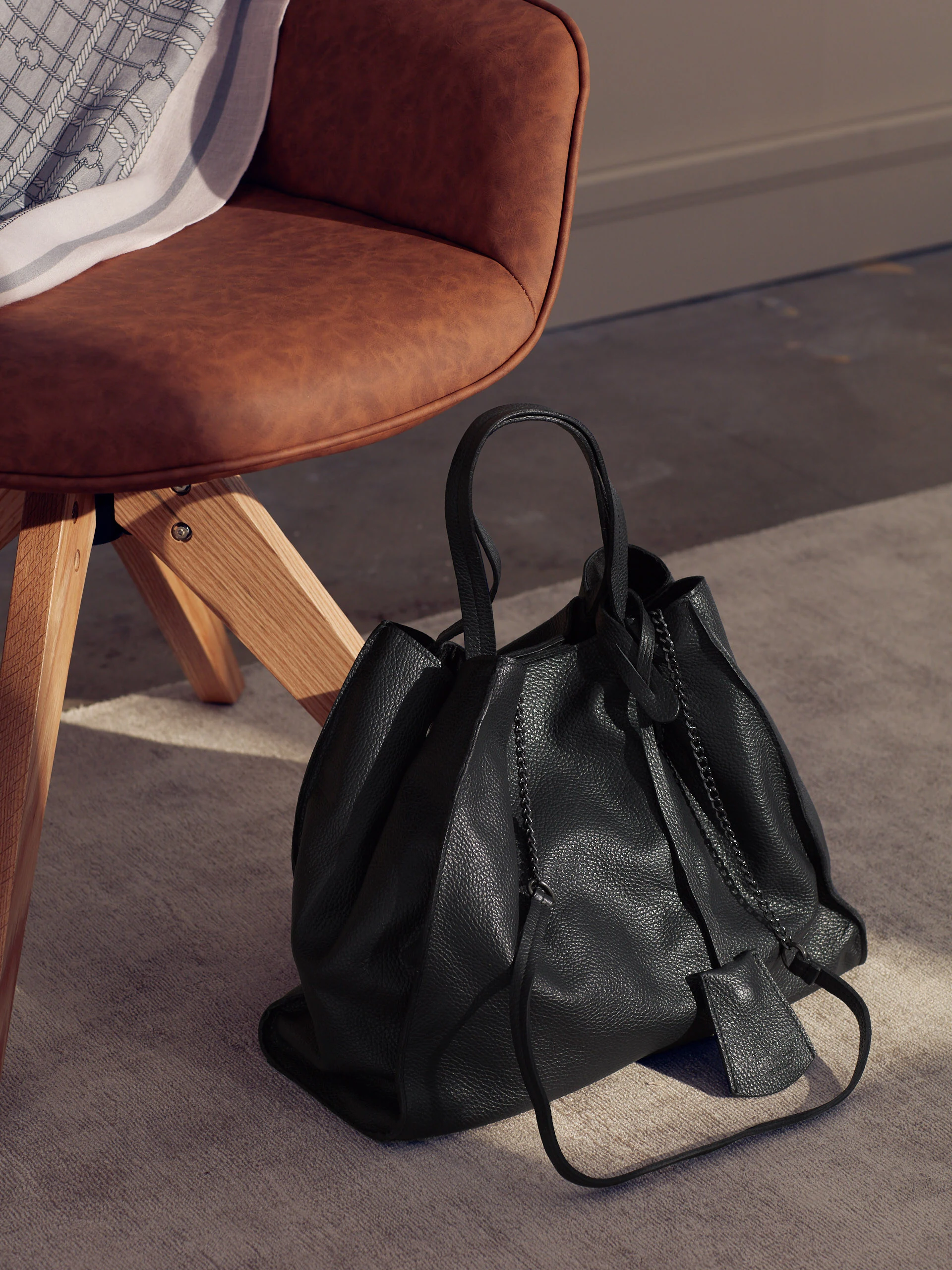 LARGE BLACK SHOPPER BAG