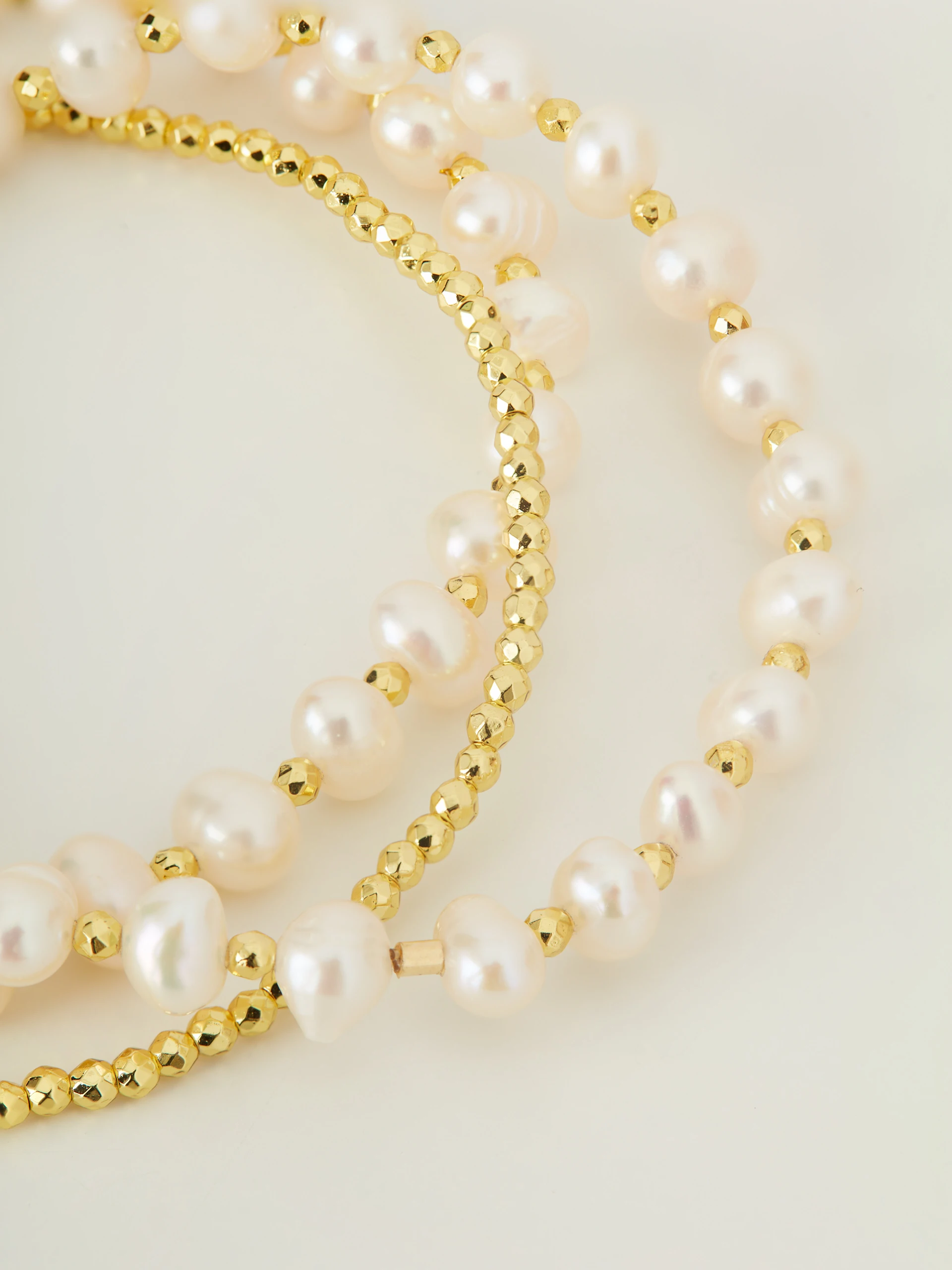 Set of bracelets with pearls