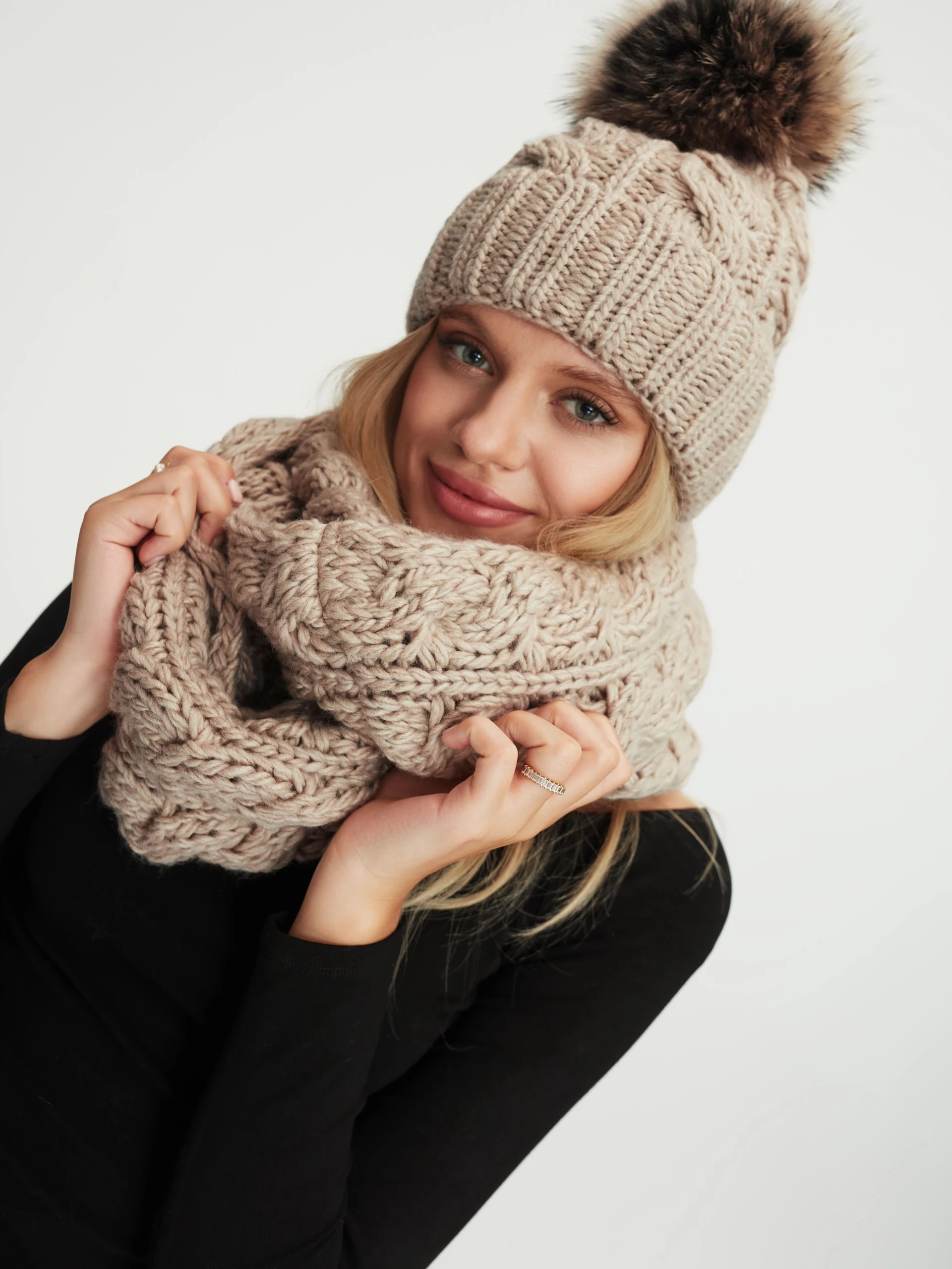 Wool cap with pompom