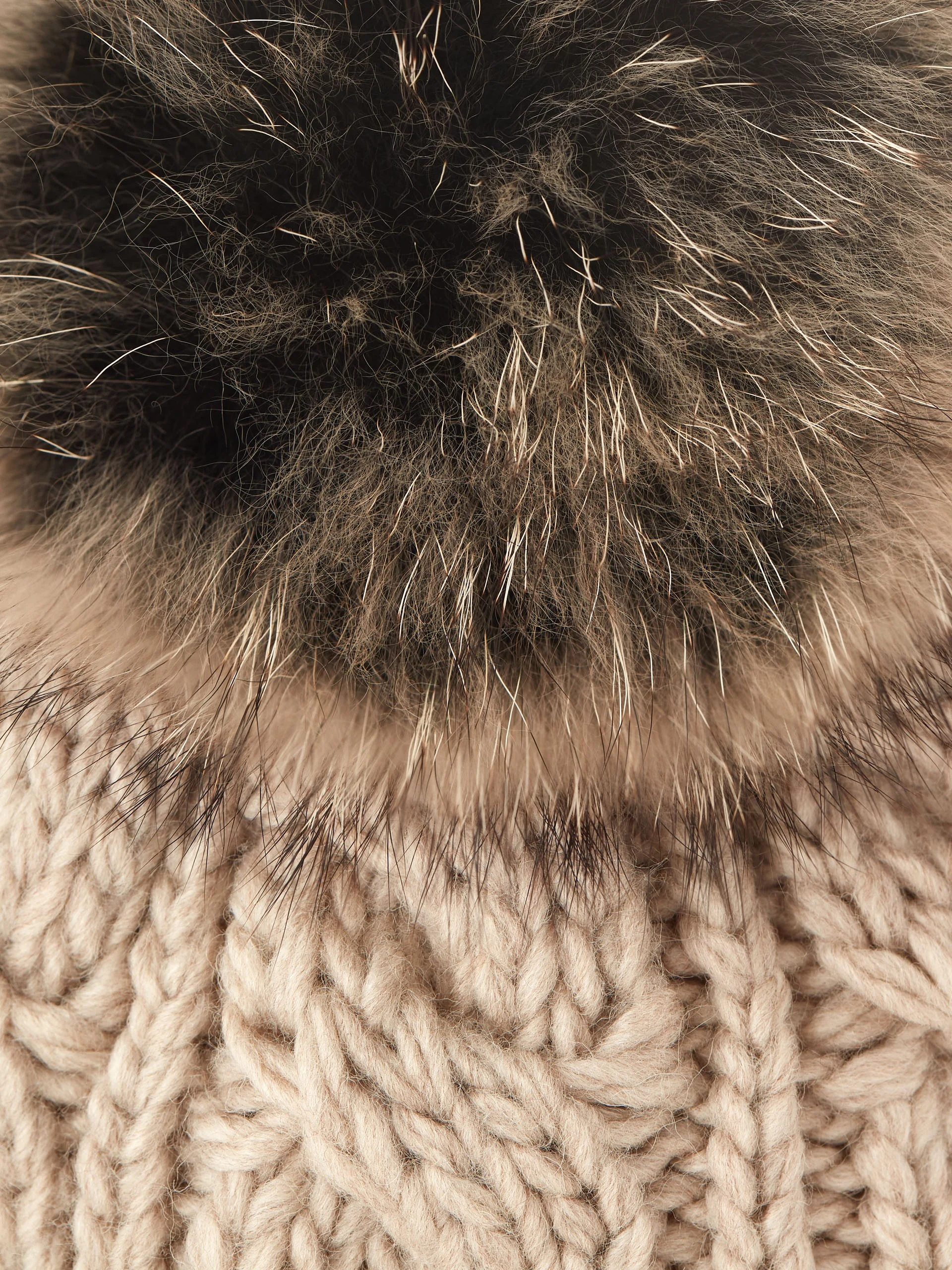 Wool cap with pompom