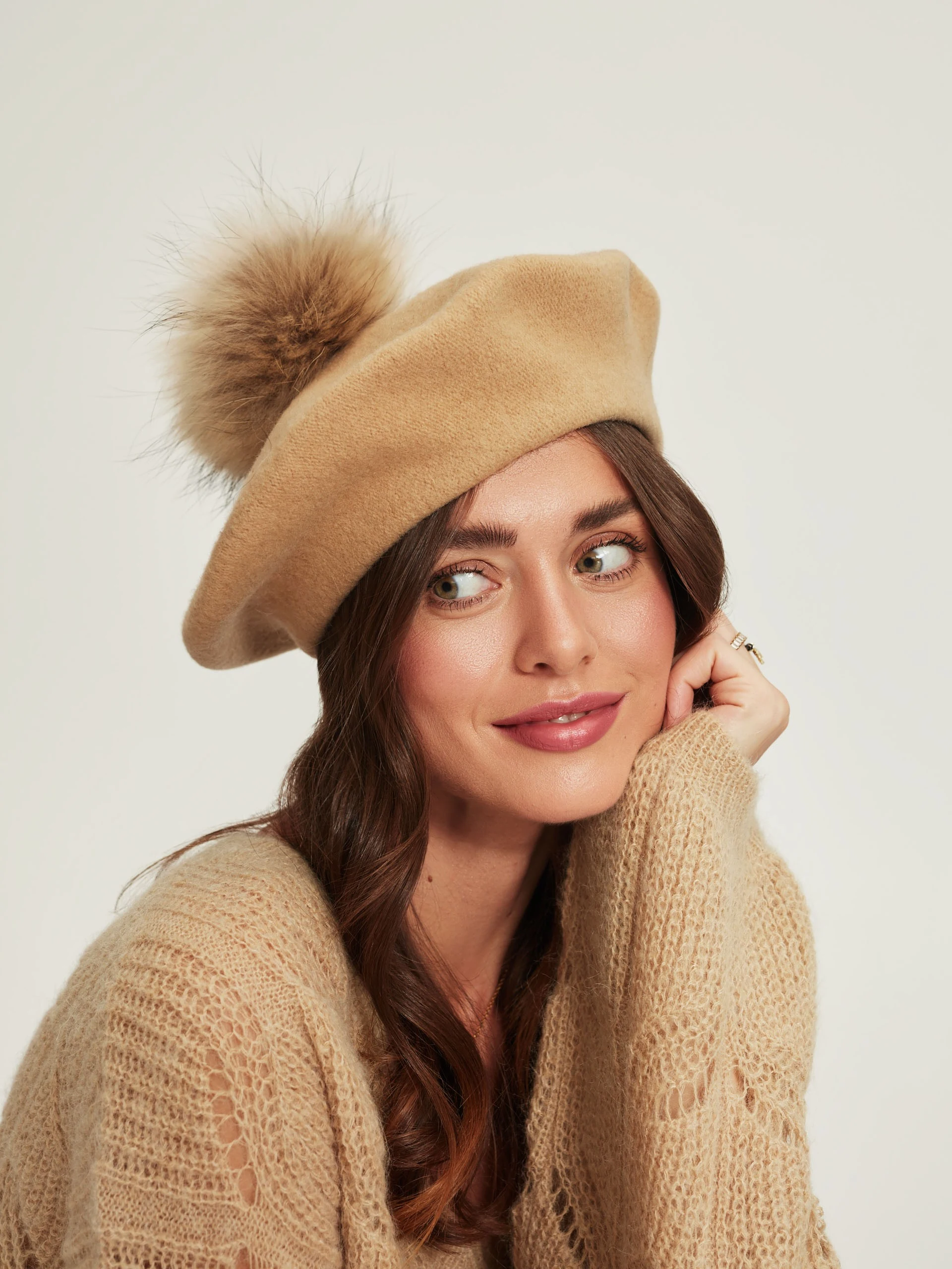 Caramel beret with crystals